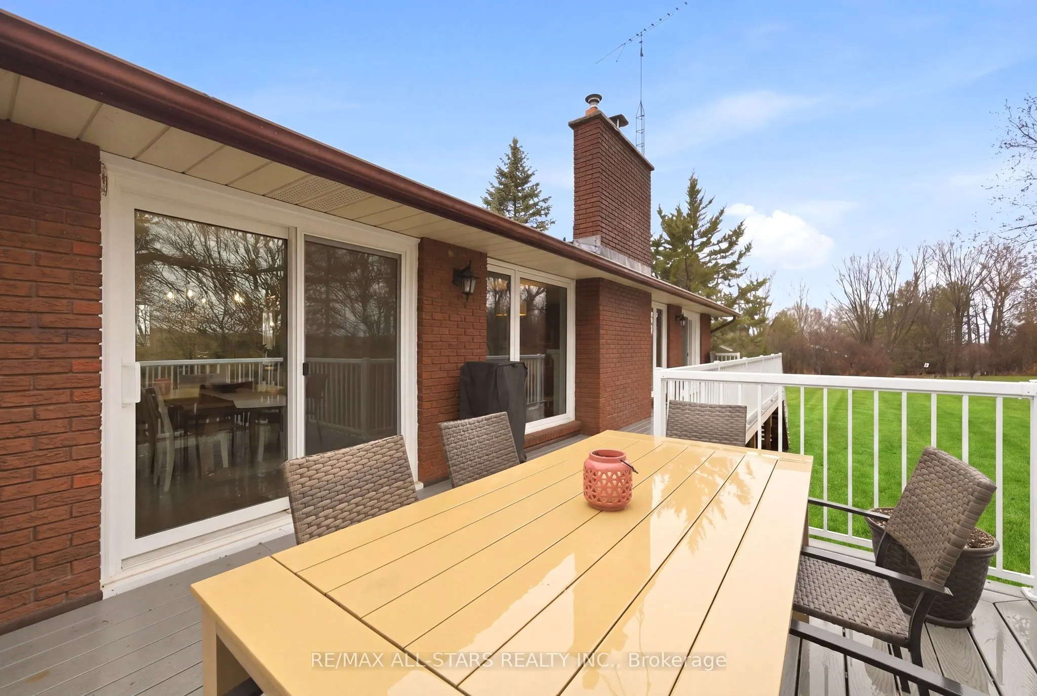 2407 Ashbridge Road