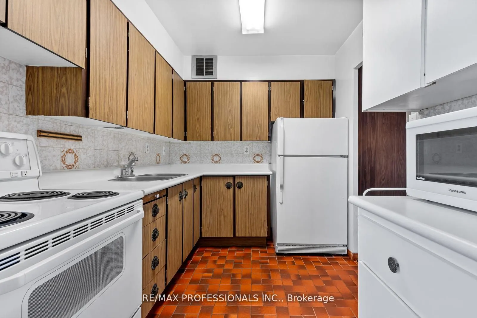180 Markham Road #1704