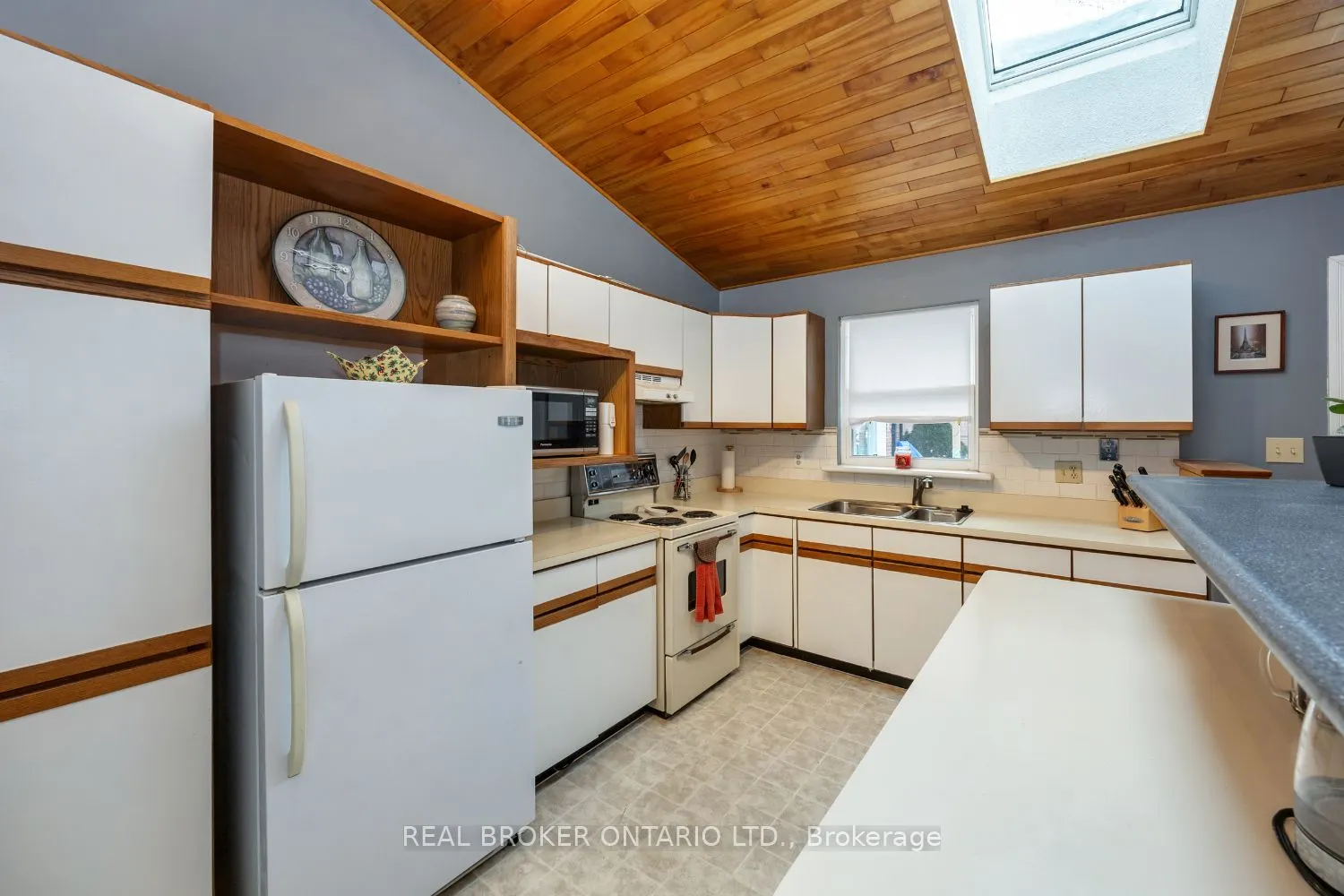 18 Concession Street W