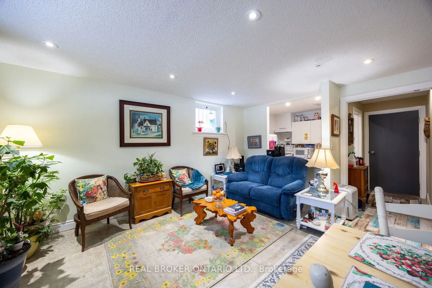 18 Concession Street W