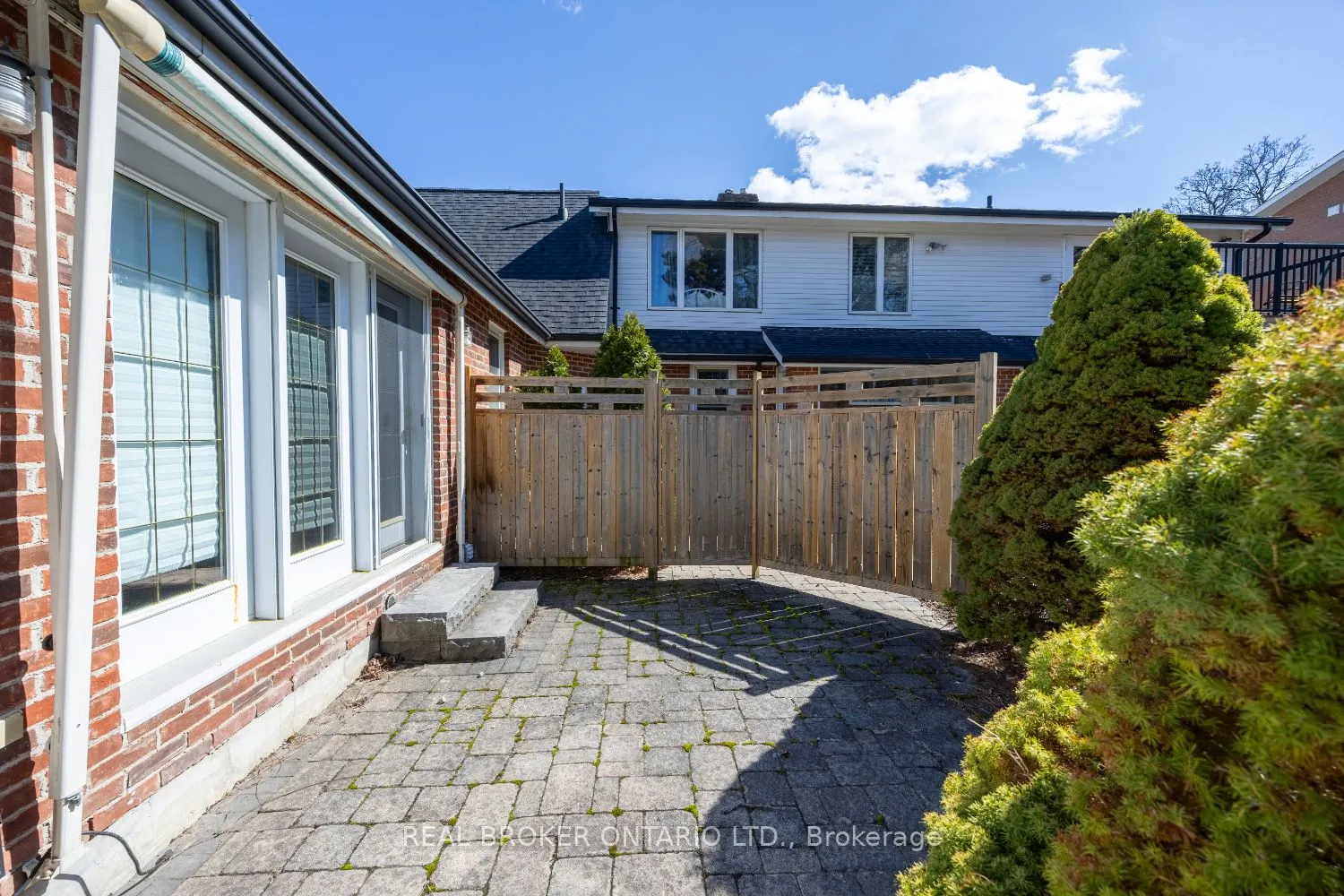 18 Concession Street W