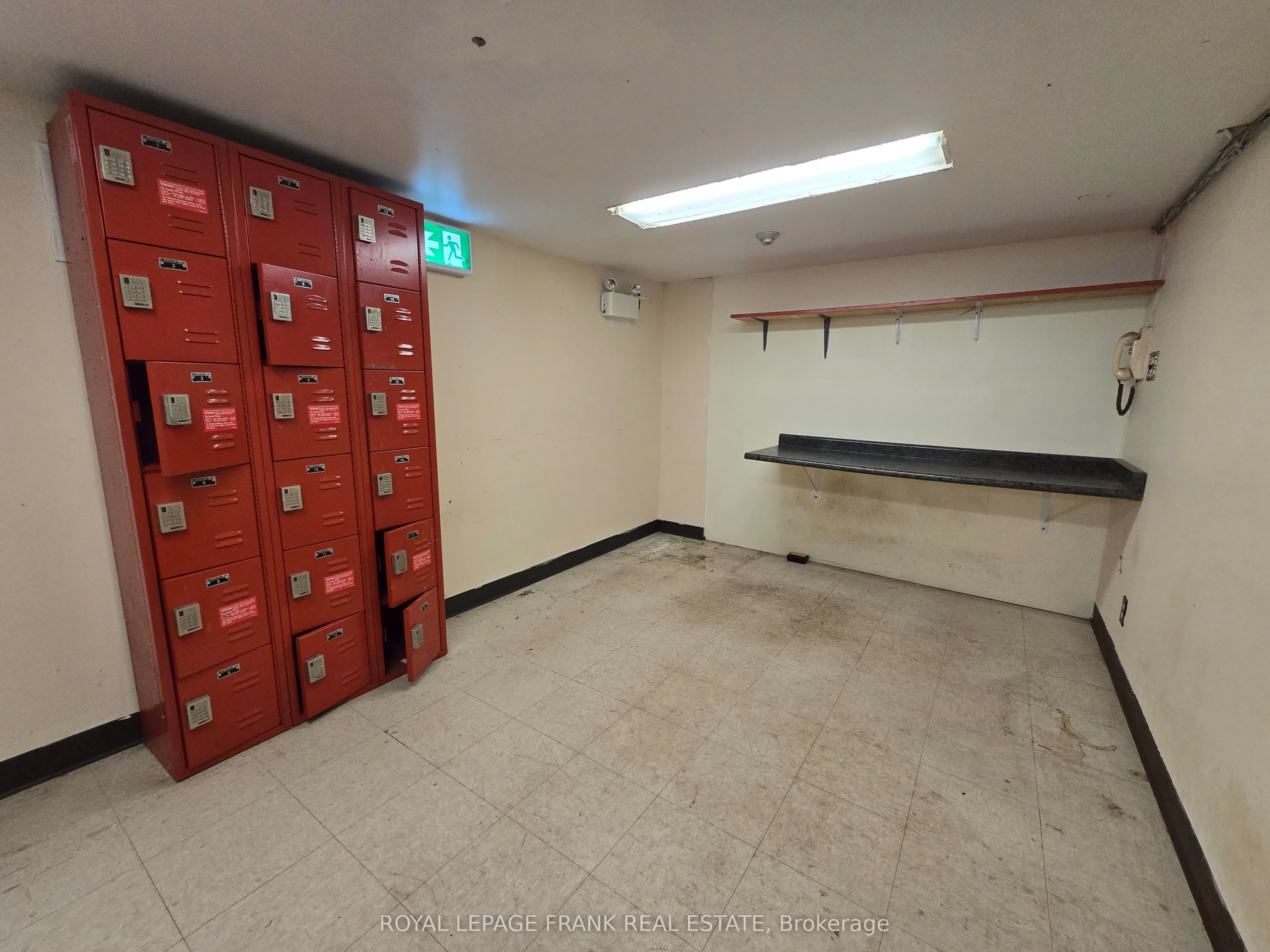 15 King Avenue W