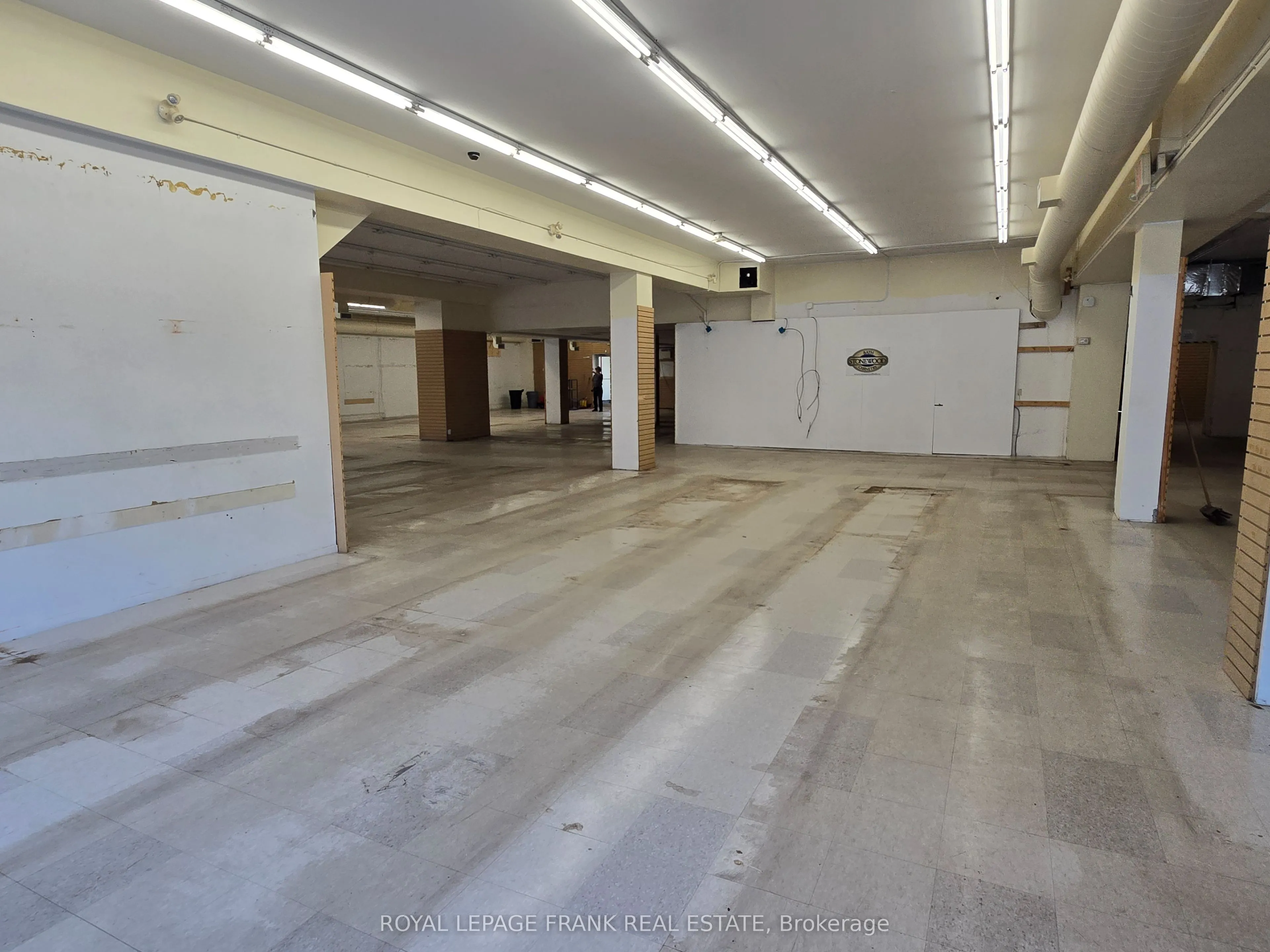 15 King Avenue W
