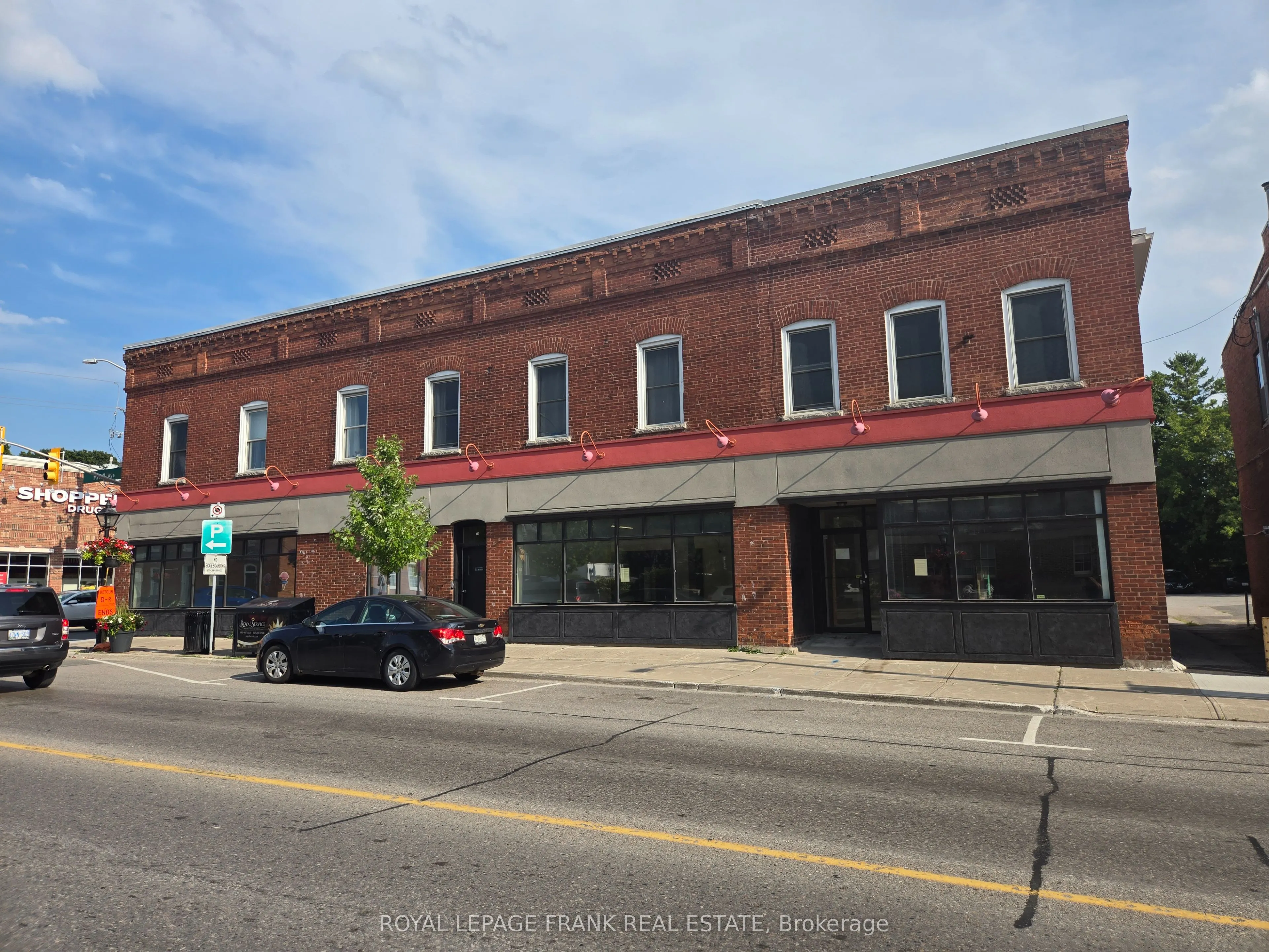 15 King Avenue W