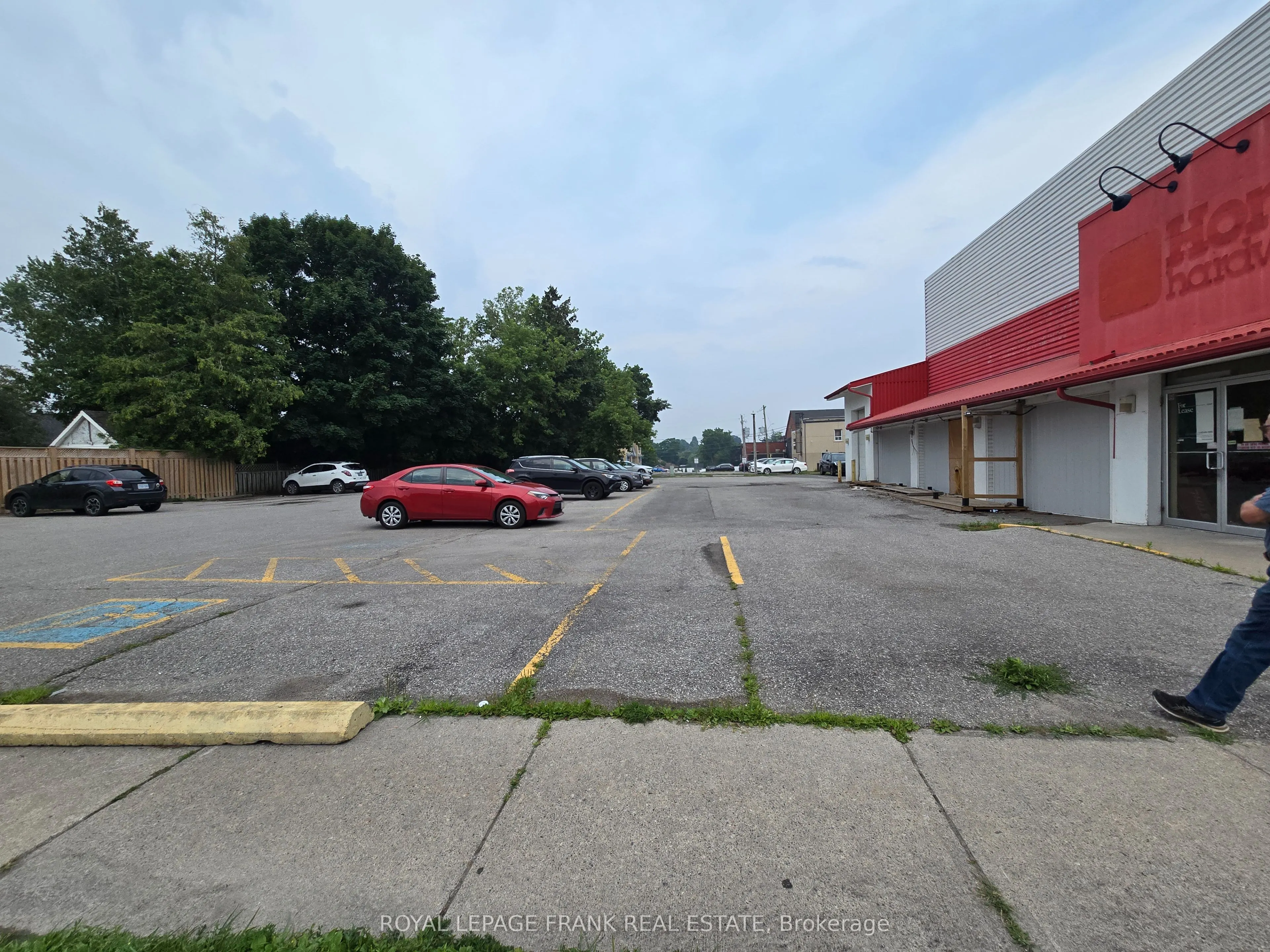 15 King Avenue W