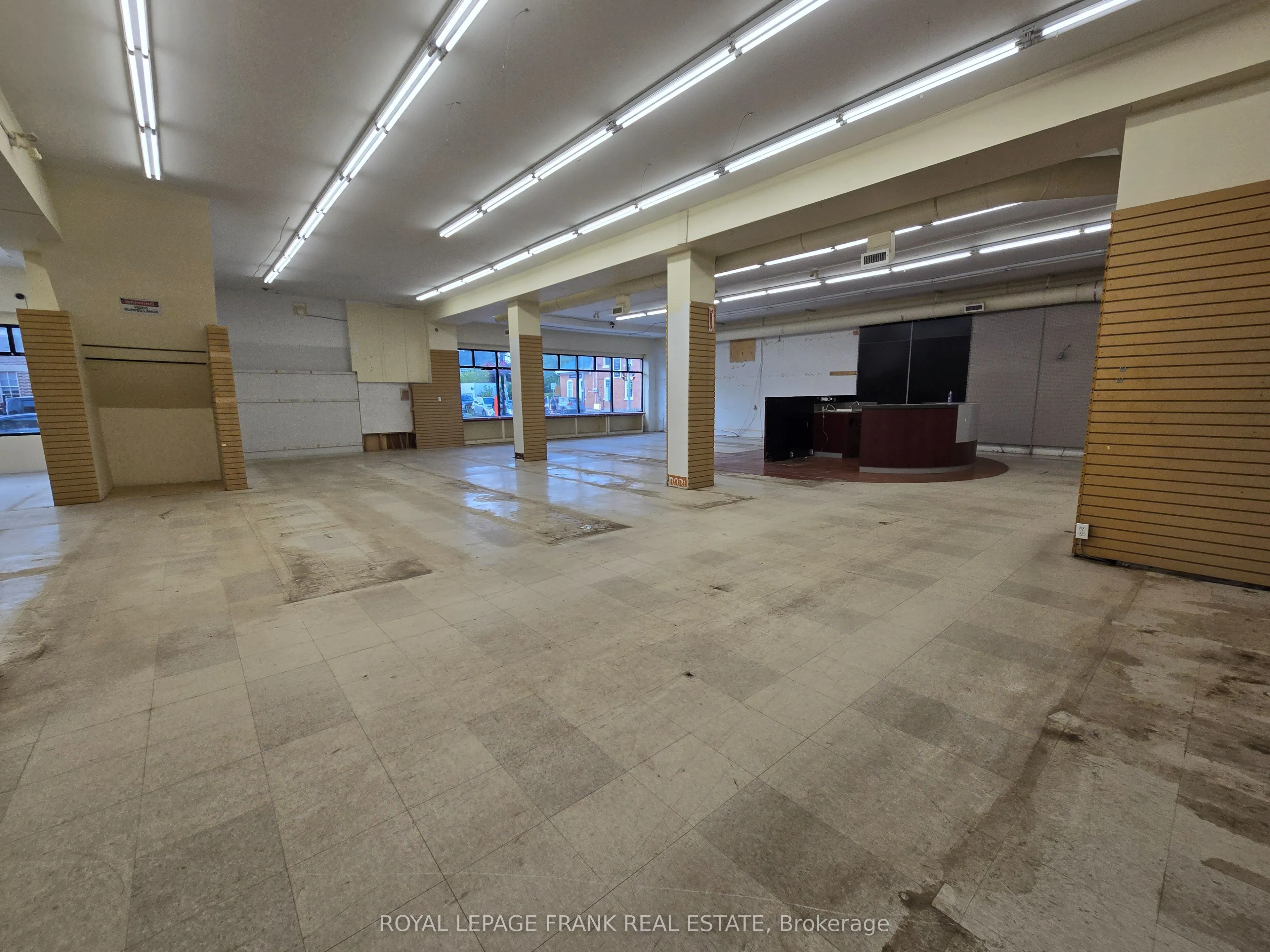 15 King Avenue W