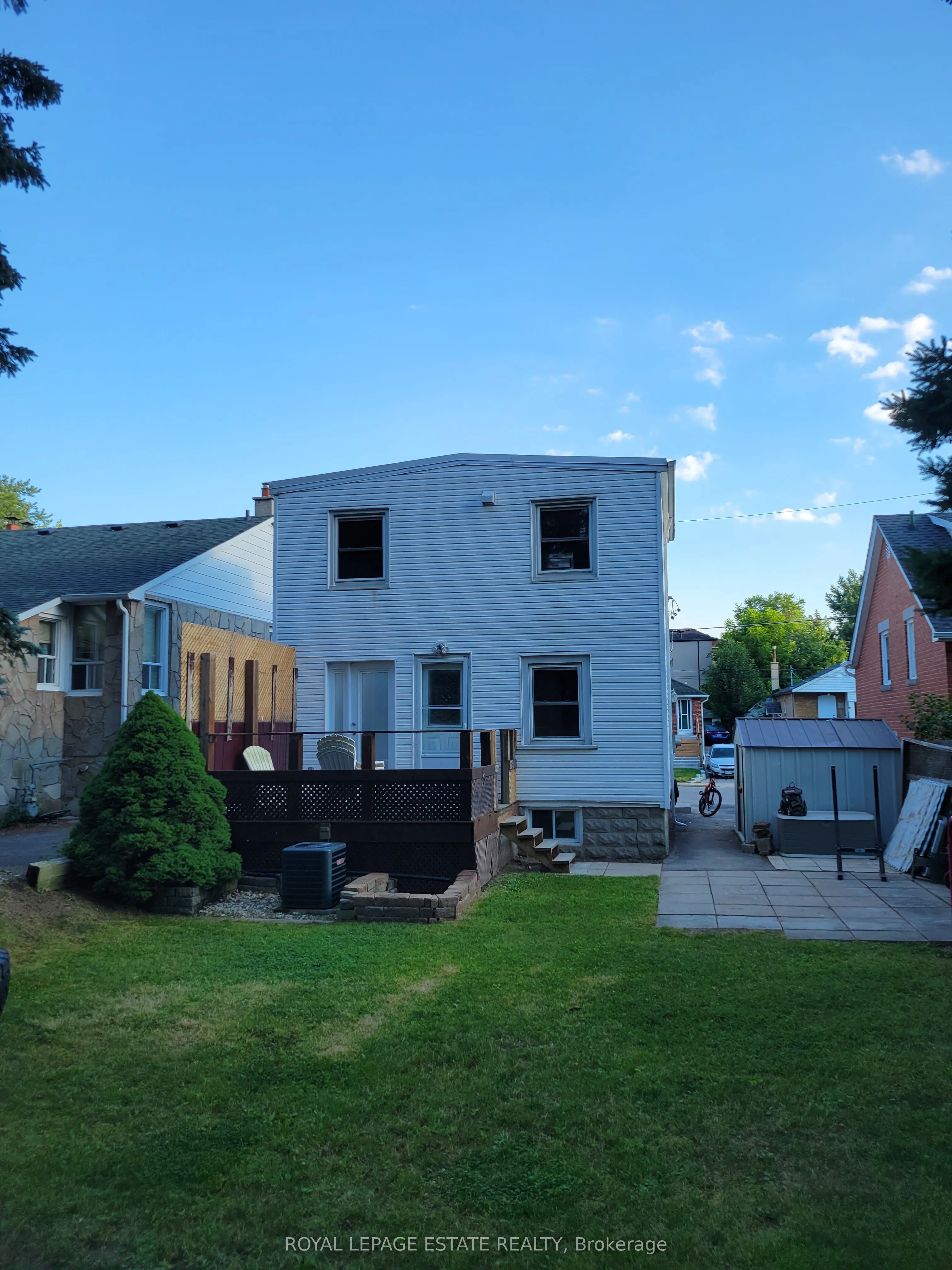 13 Pinegrove Avenue #Upper