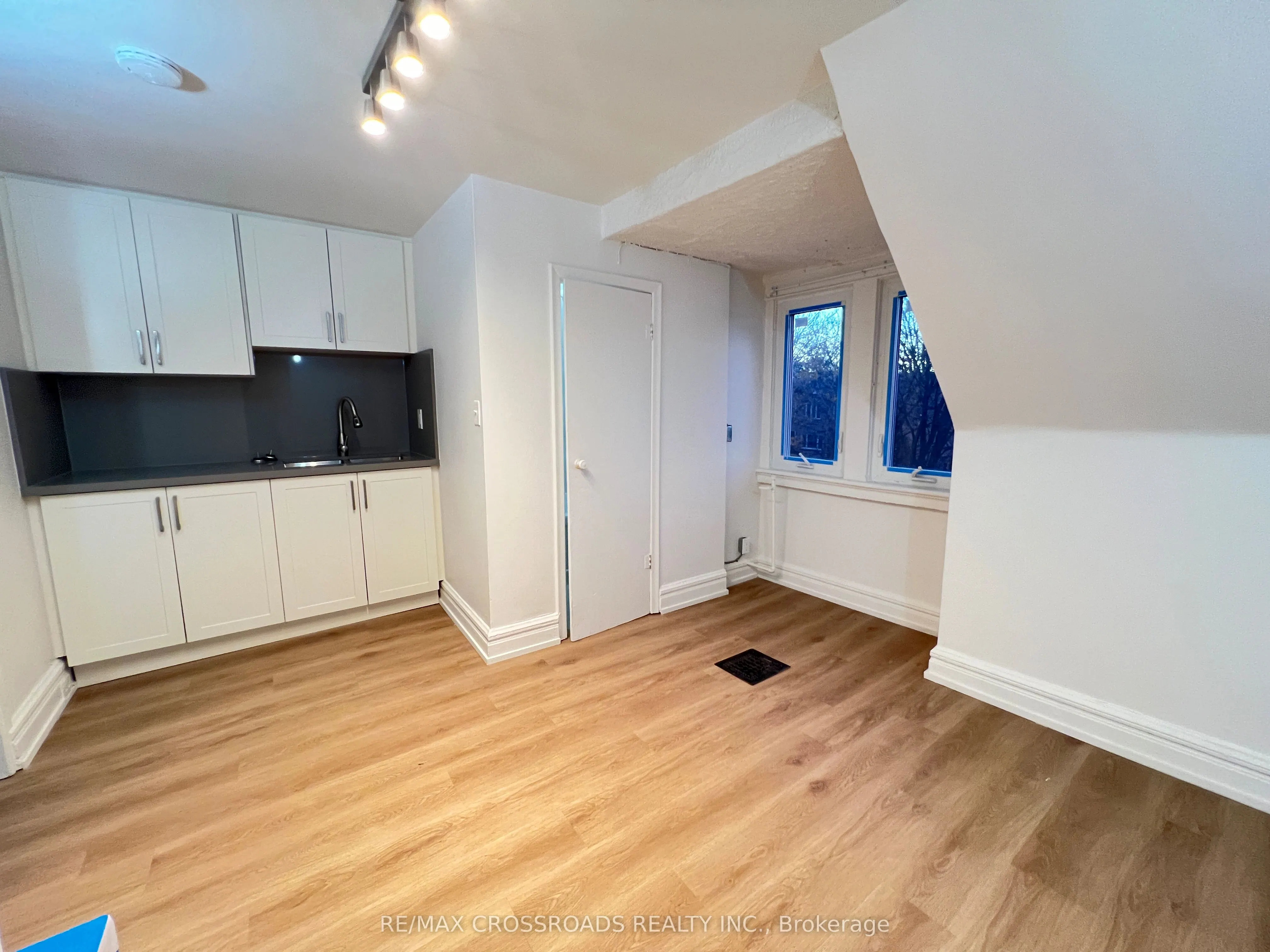 82 Curzon Street #UNIT 3