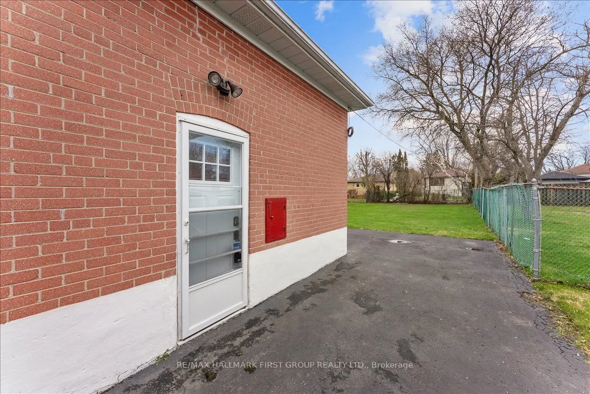 32 Linton Avenue