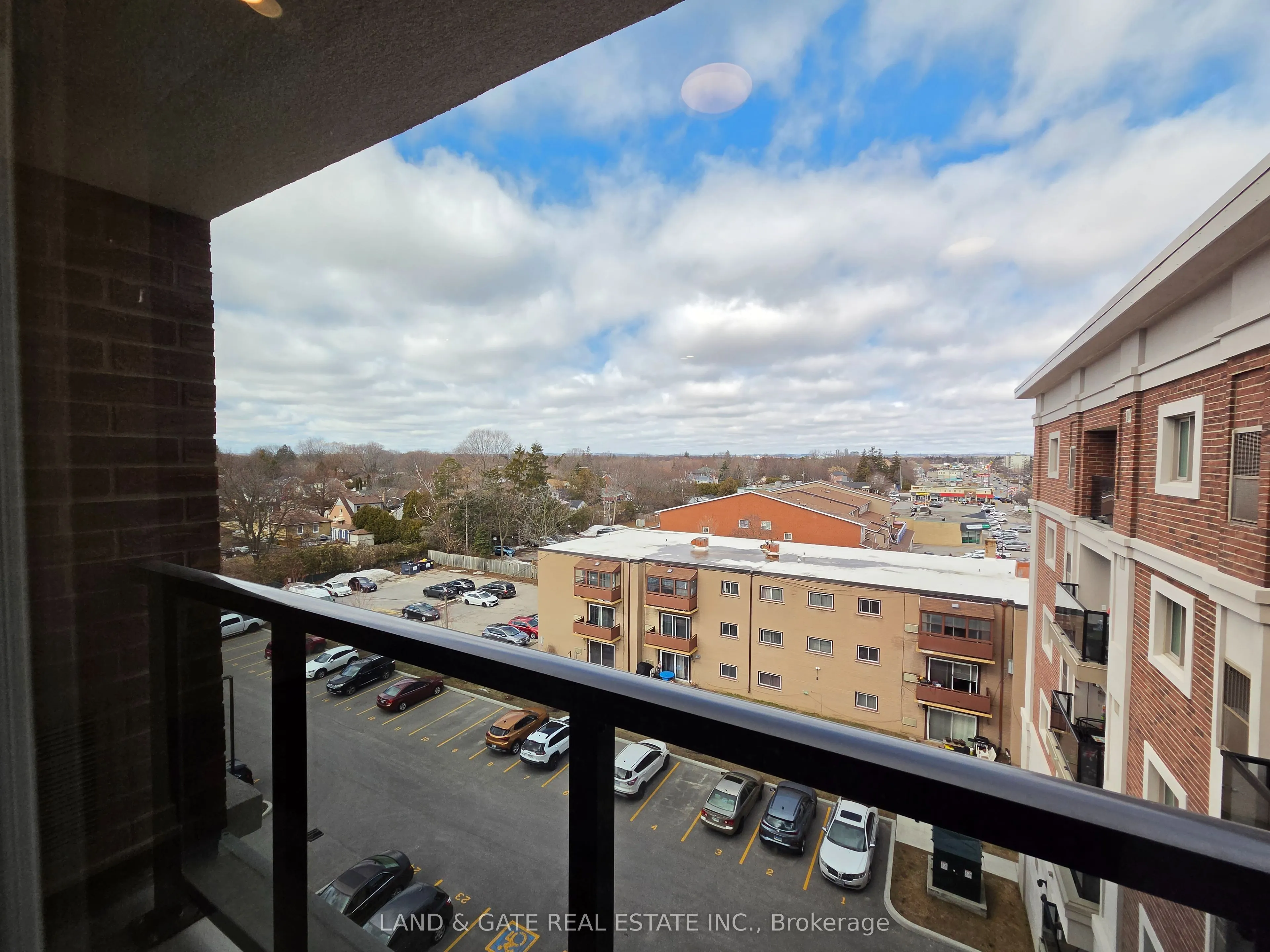 976 Simcoe Street N #604