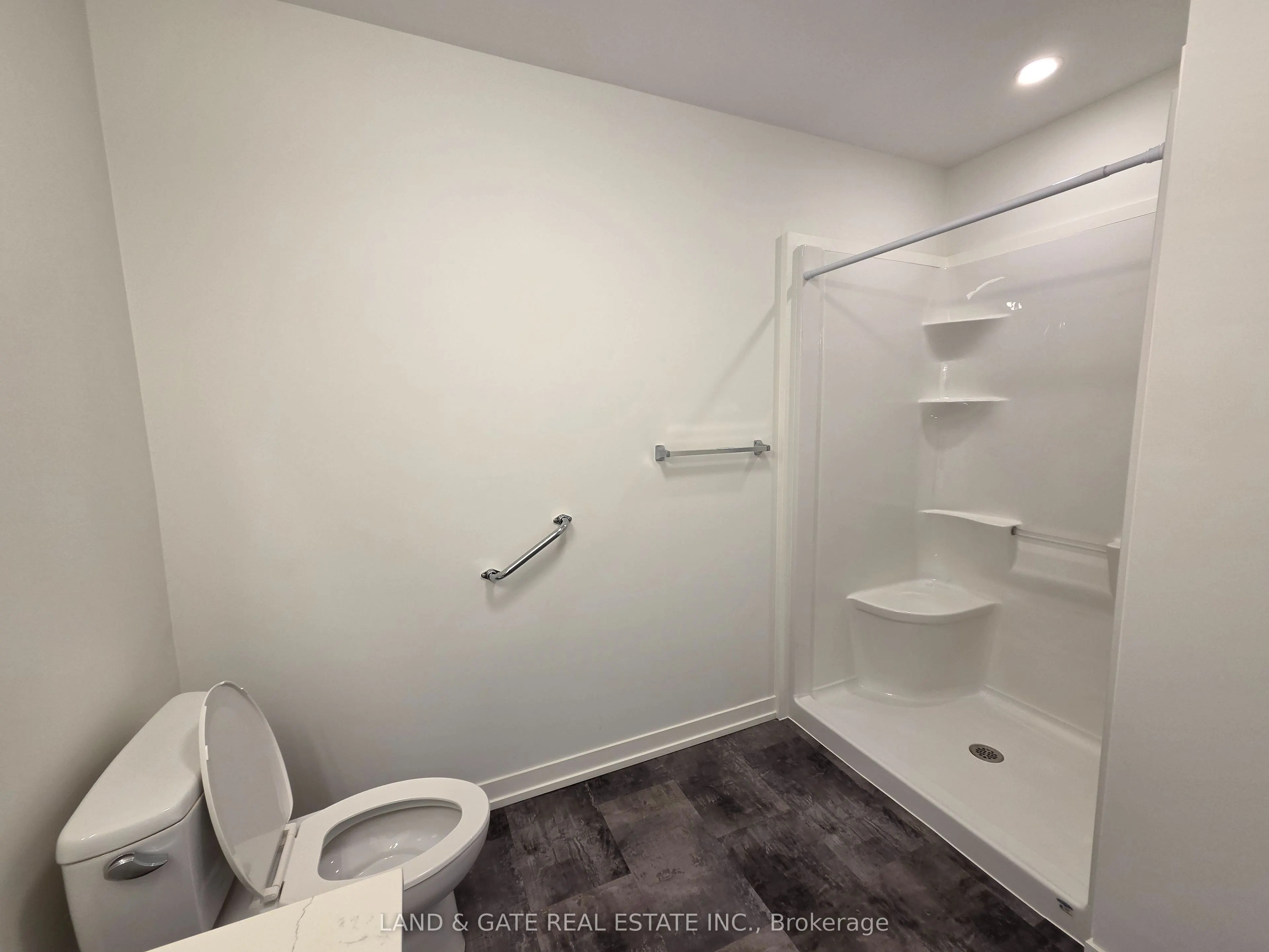 976 Simcoe Street N #604