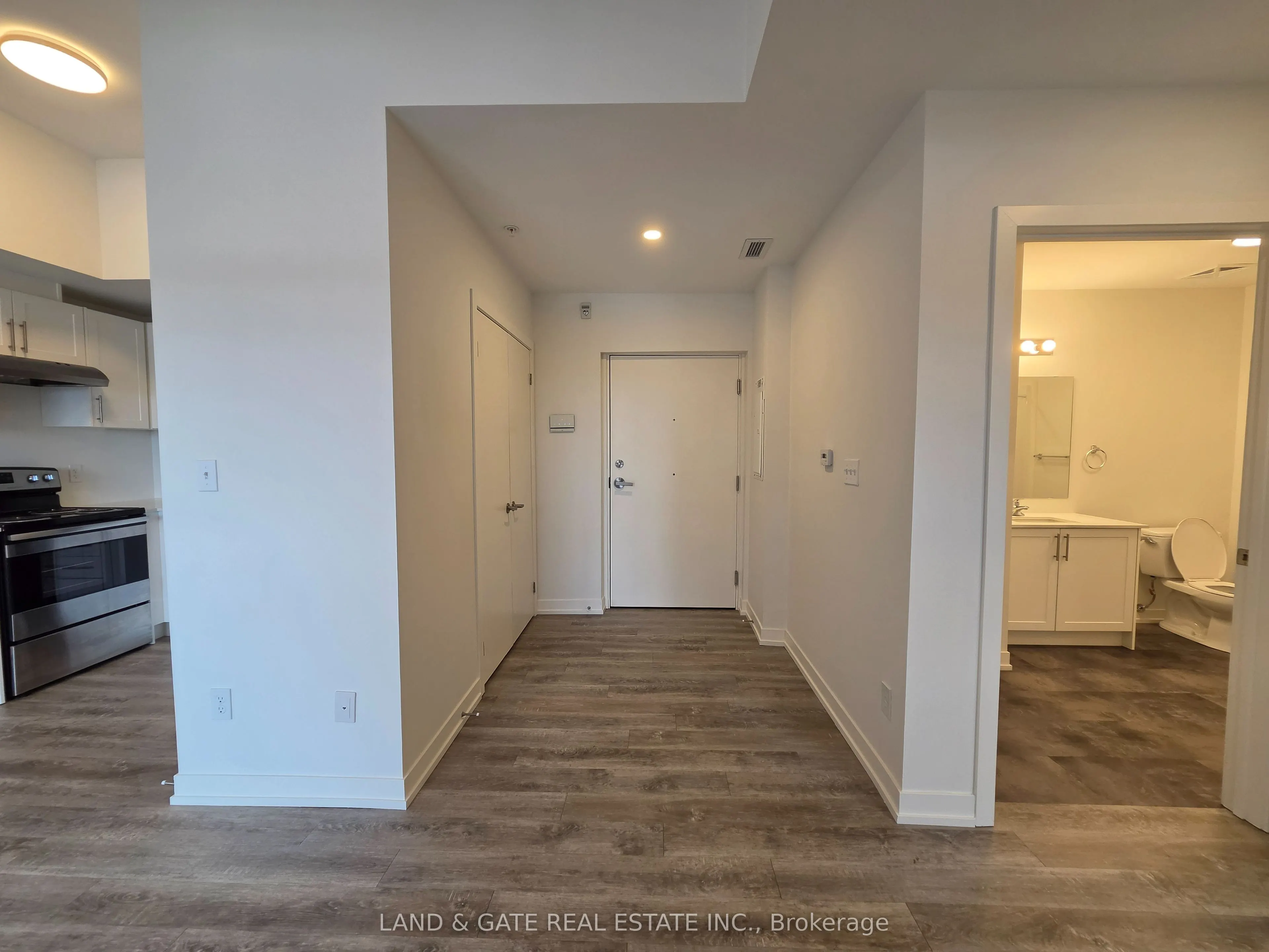 976 Simcoe Street N #604