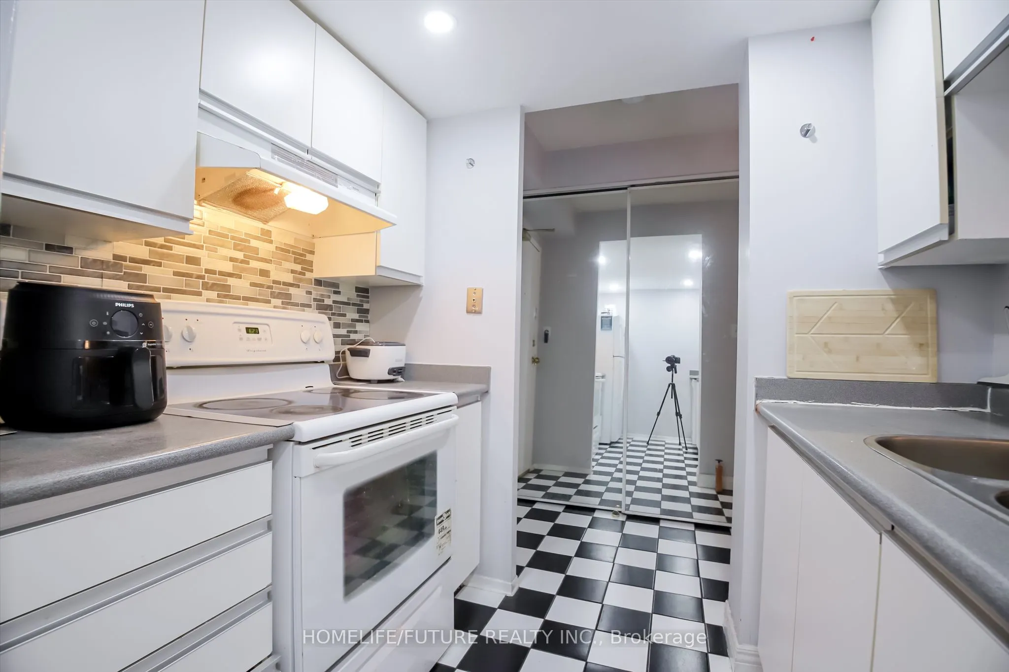 2550 Lawrence Avenue E #816