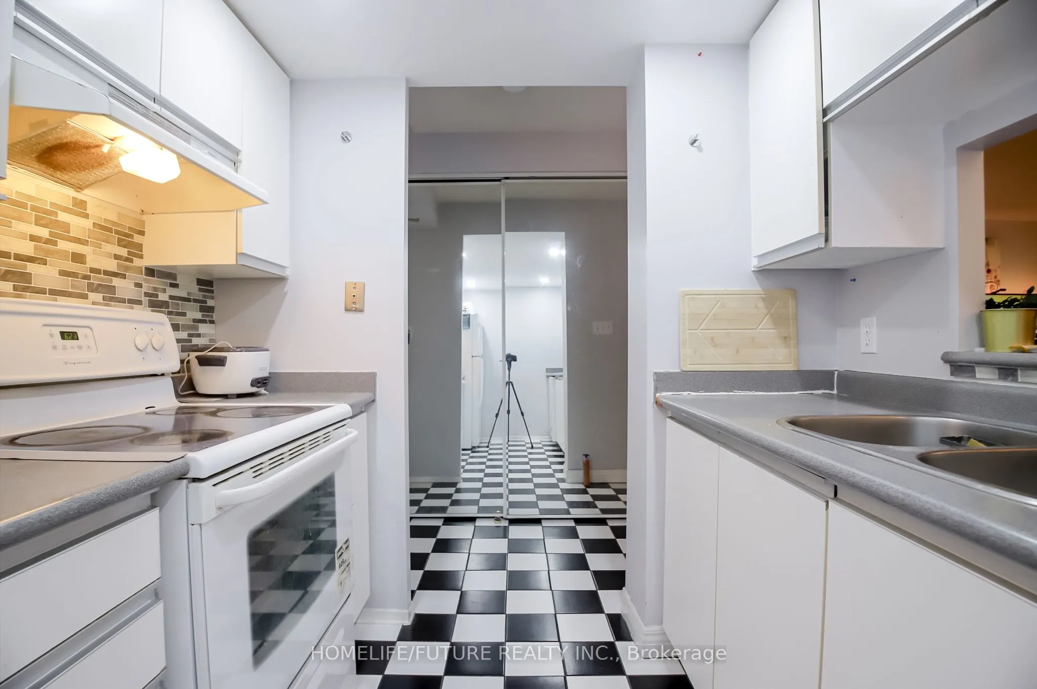 2550 Lawrence Avenue E #816