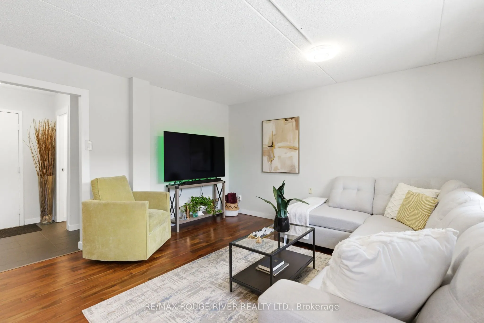 580 Mary Street E #214