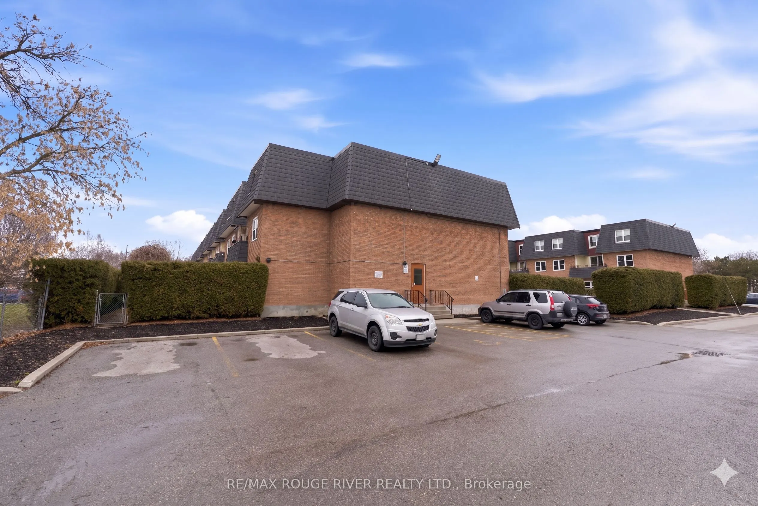 580 Mary Street E #214
