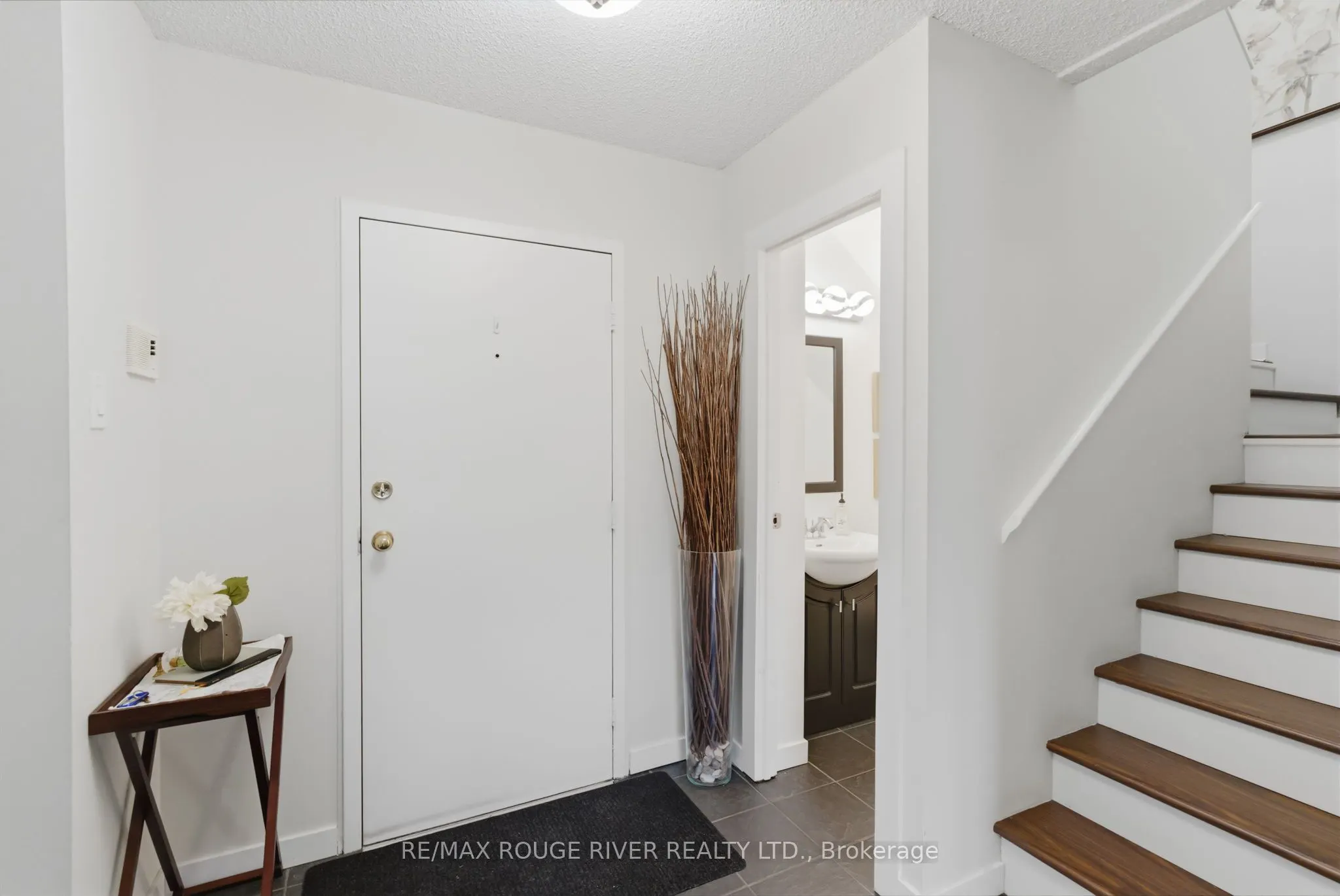 580 Mary Street E #214