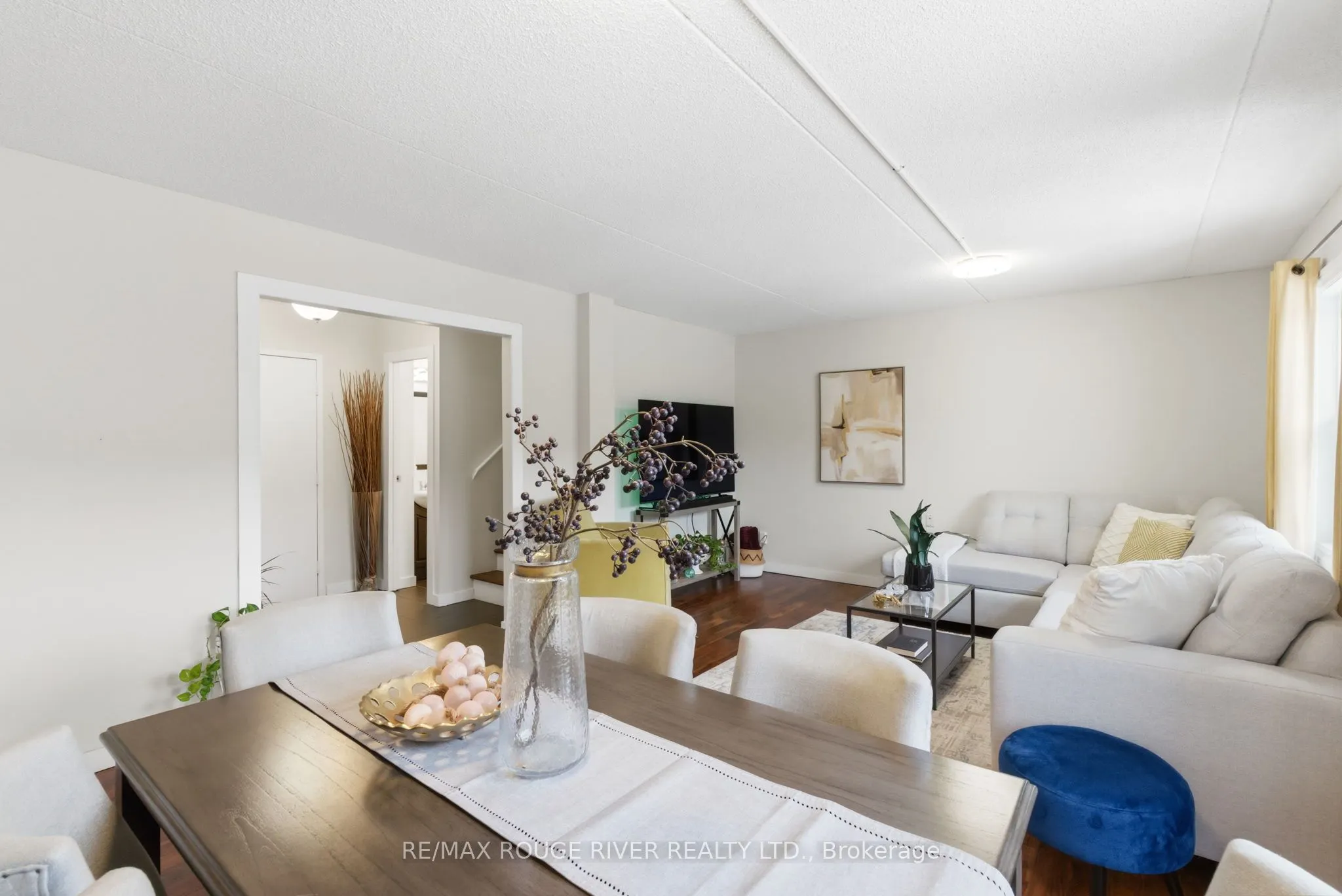 580 Mary Street E #214