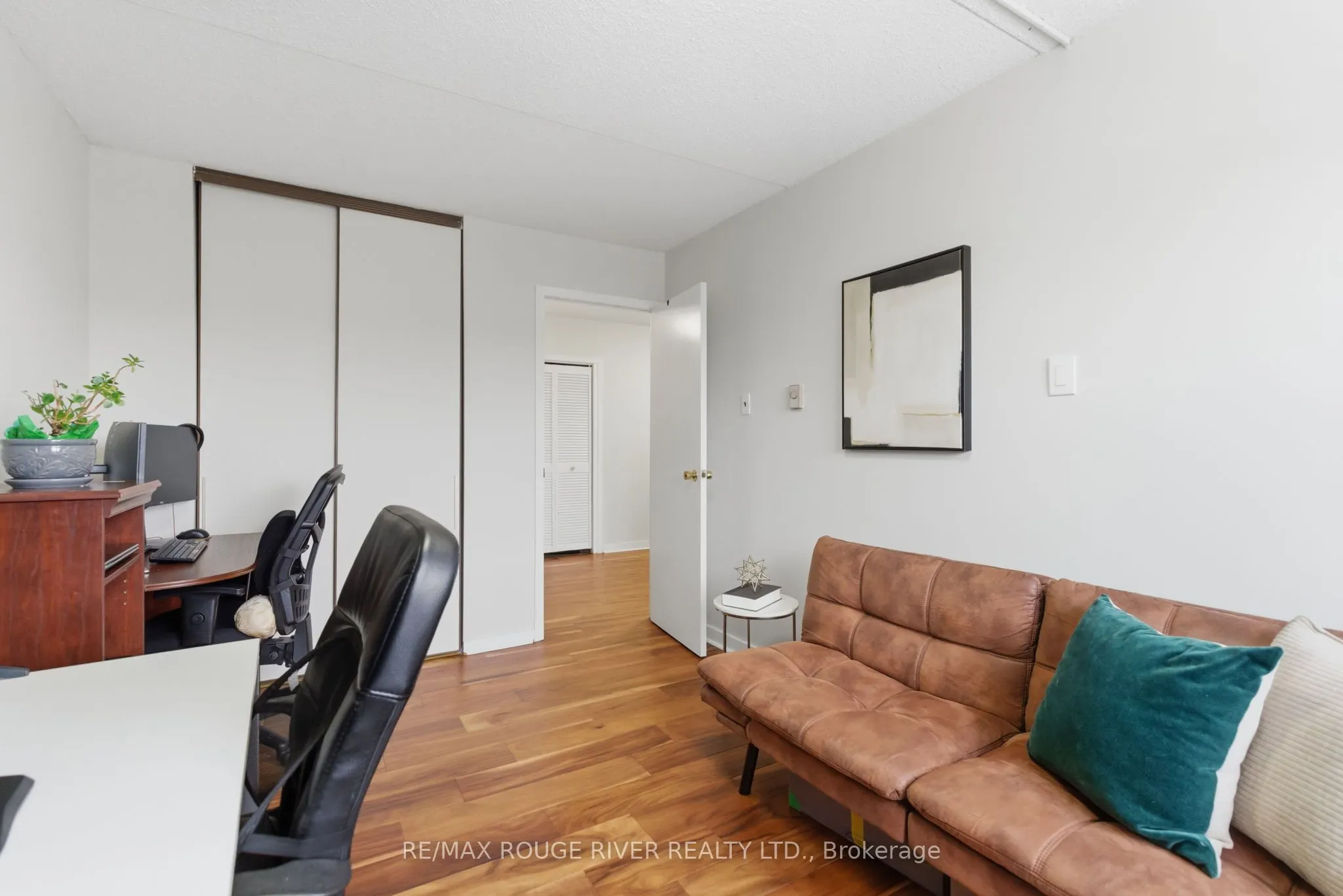 580 Mary Street E #214