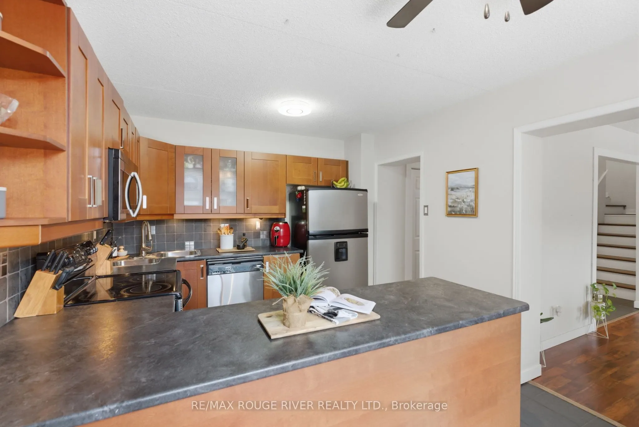 580 Mary Street E #214