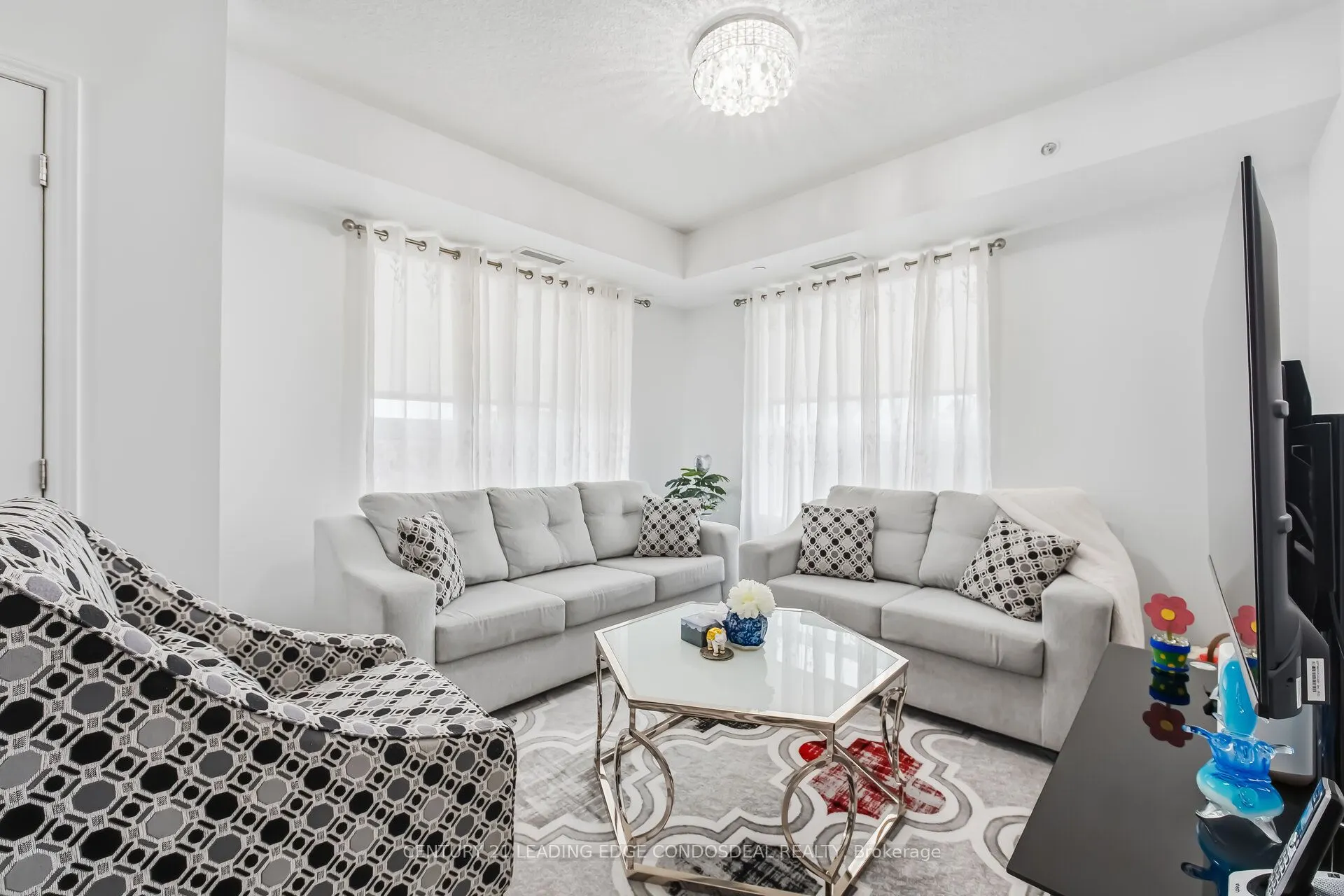 1 Falaise Road #424
