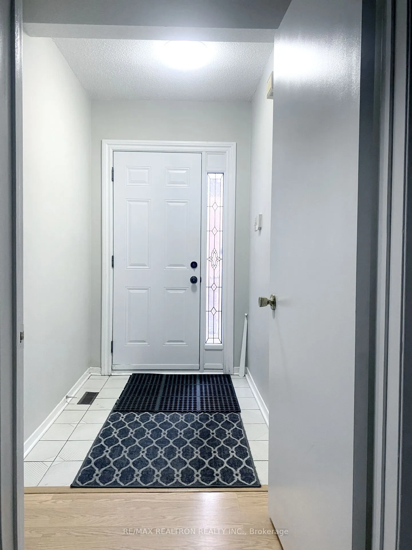 208 Roxanne Crescent #Lower