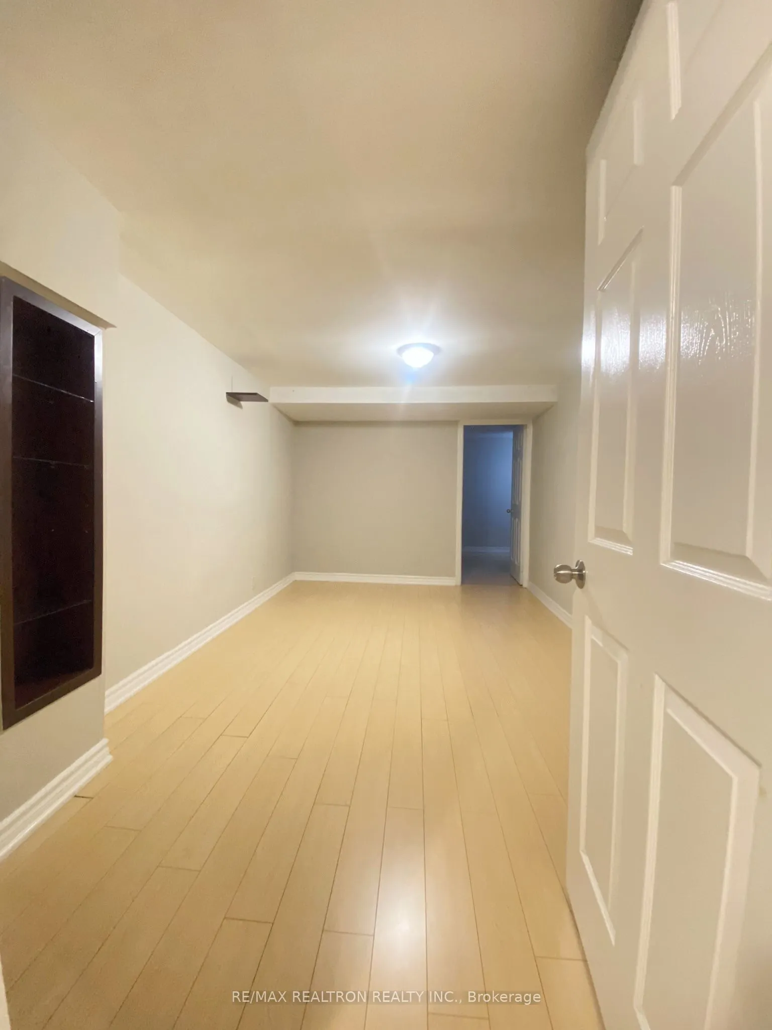 208 Roxanne Crescent #Lower