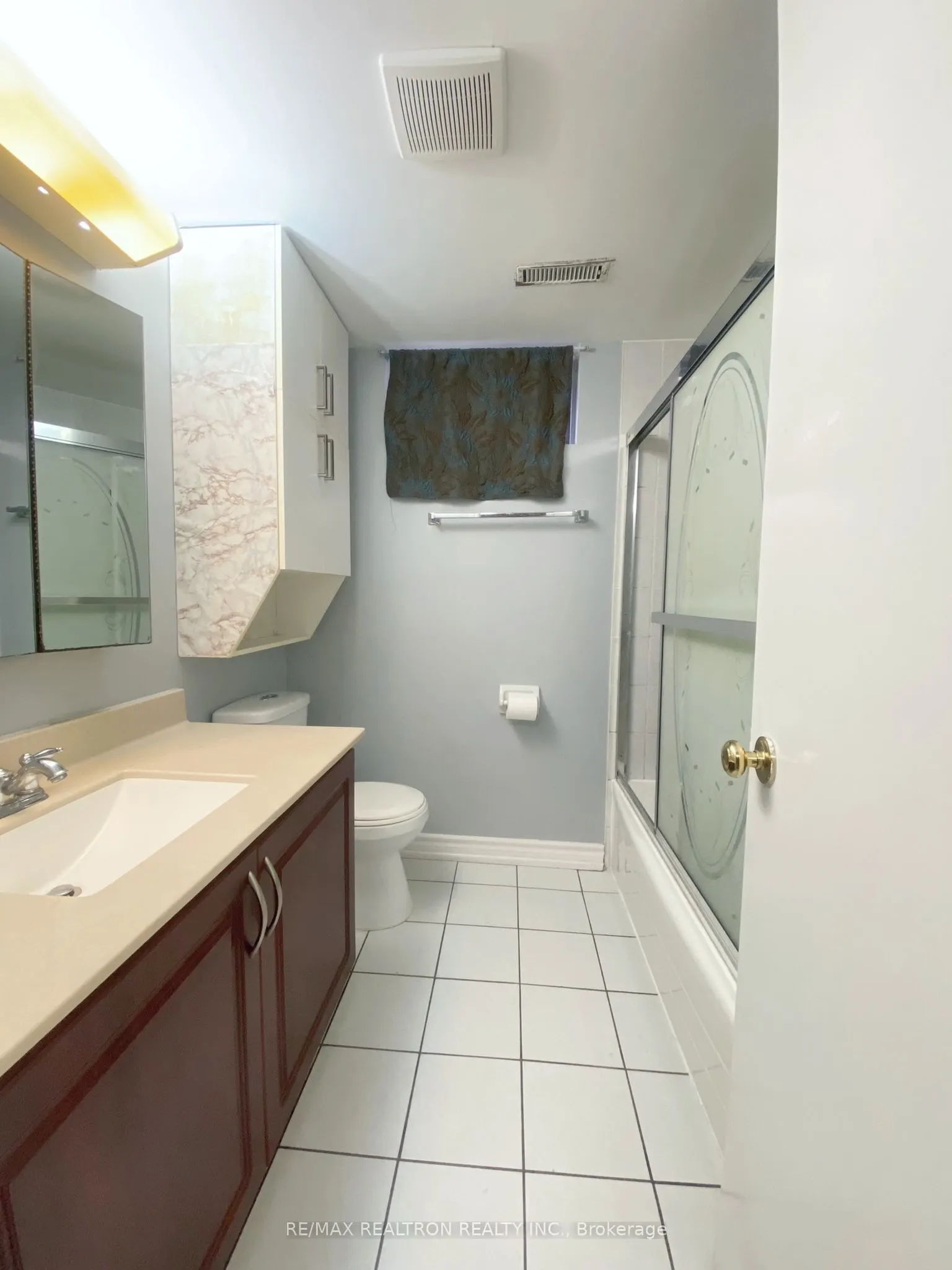 208 Roxanne Crescent #Lower