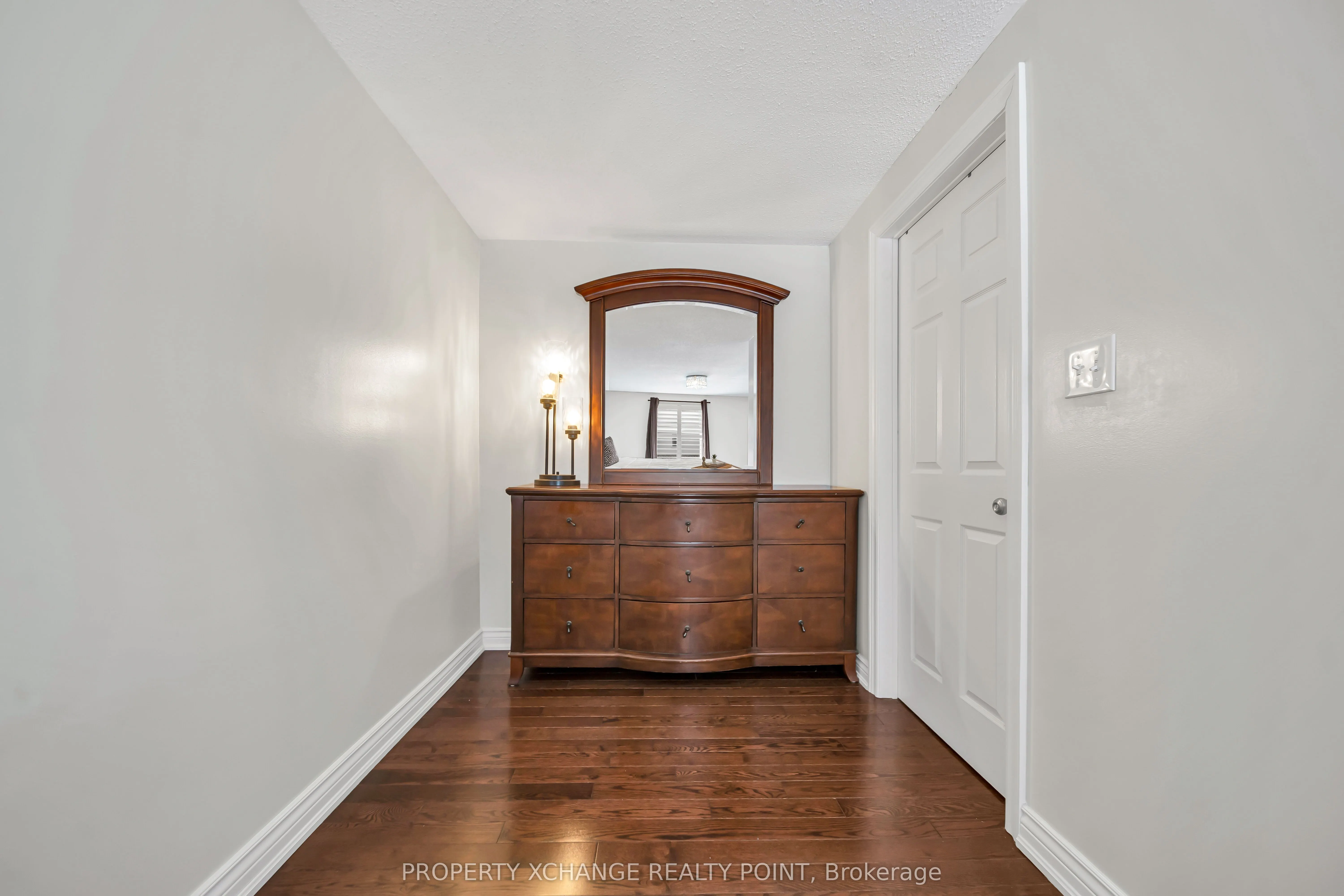 12 Waverly Street S