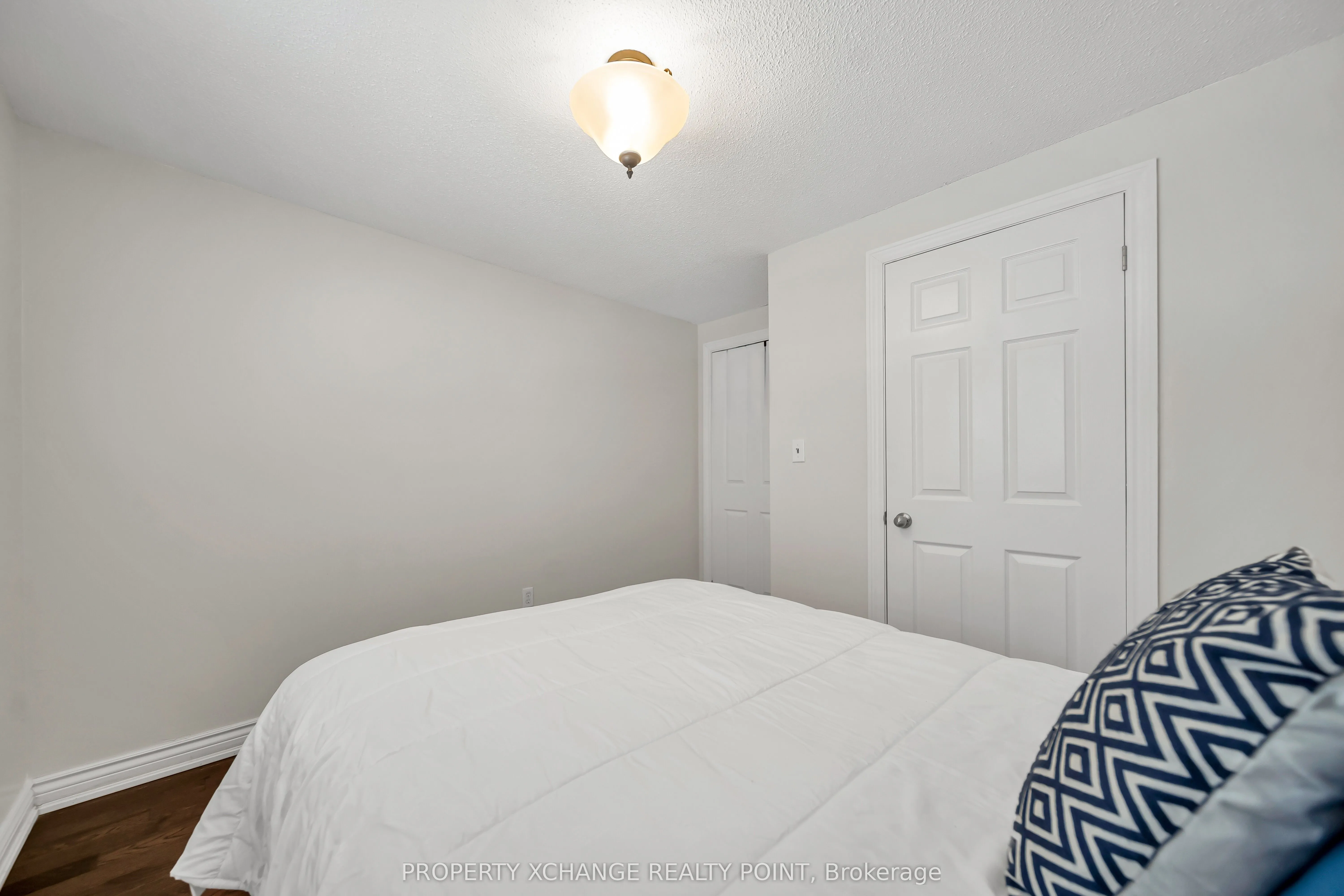 12 Waverly Street S