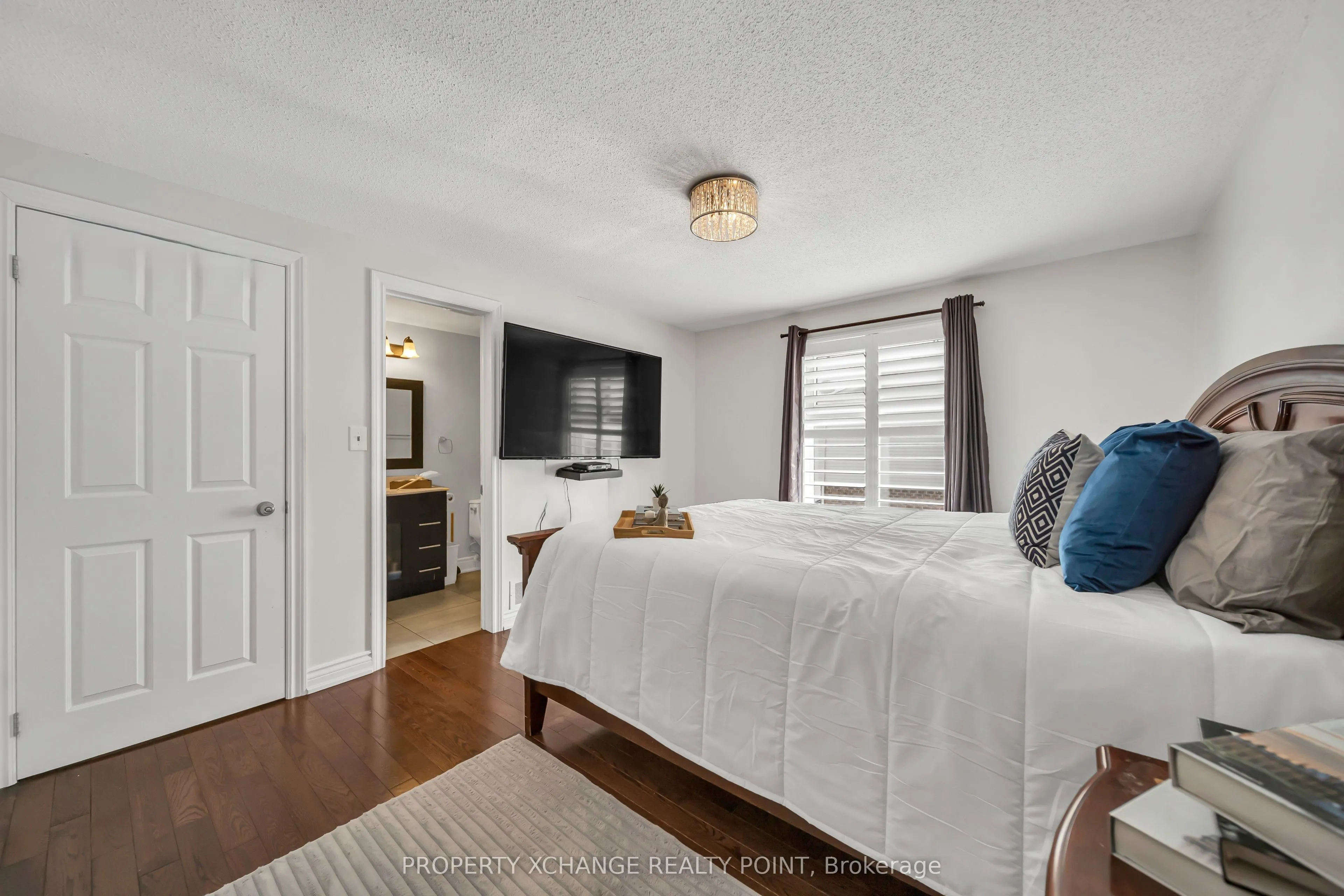 12 Waverly Street S