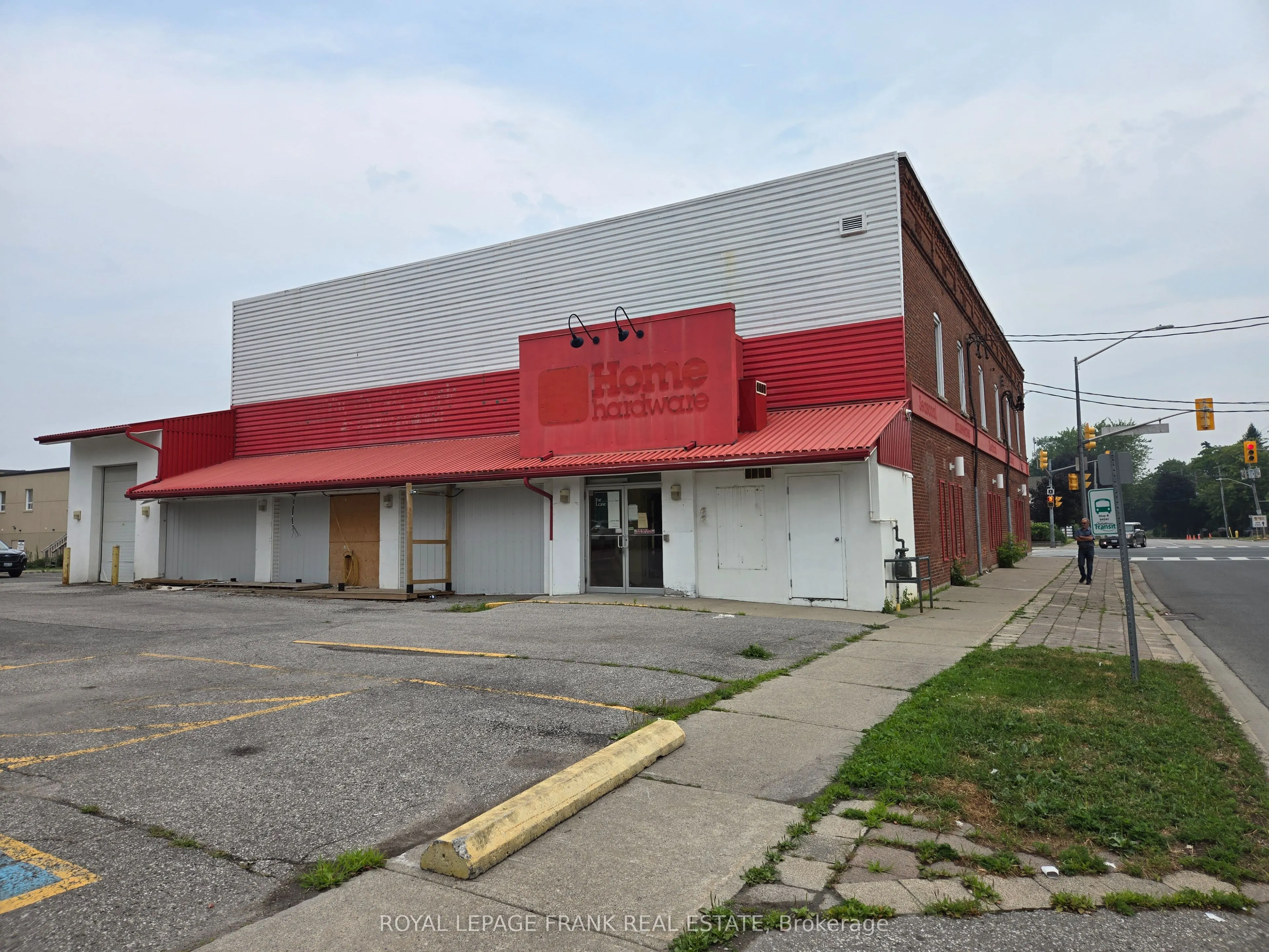 15 King Avenue W #B
