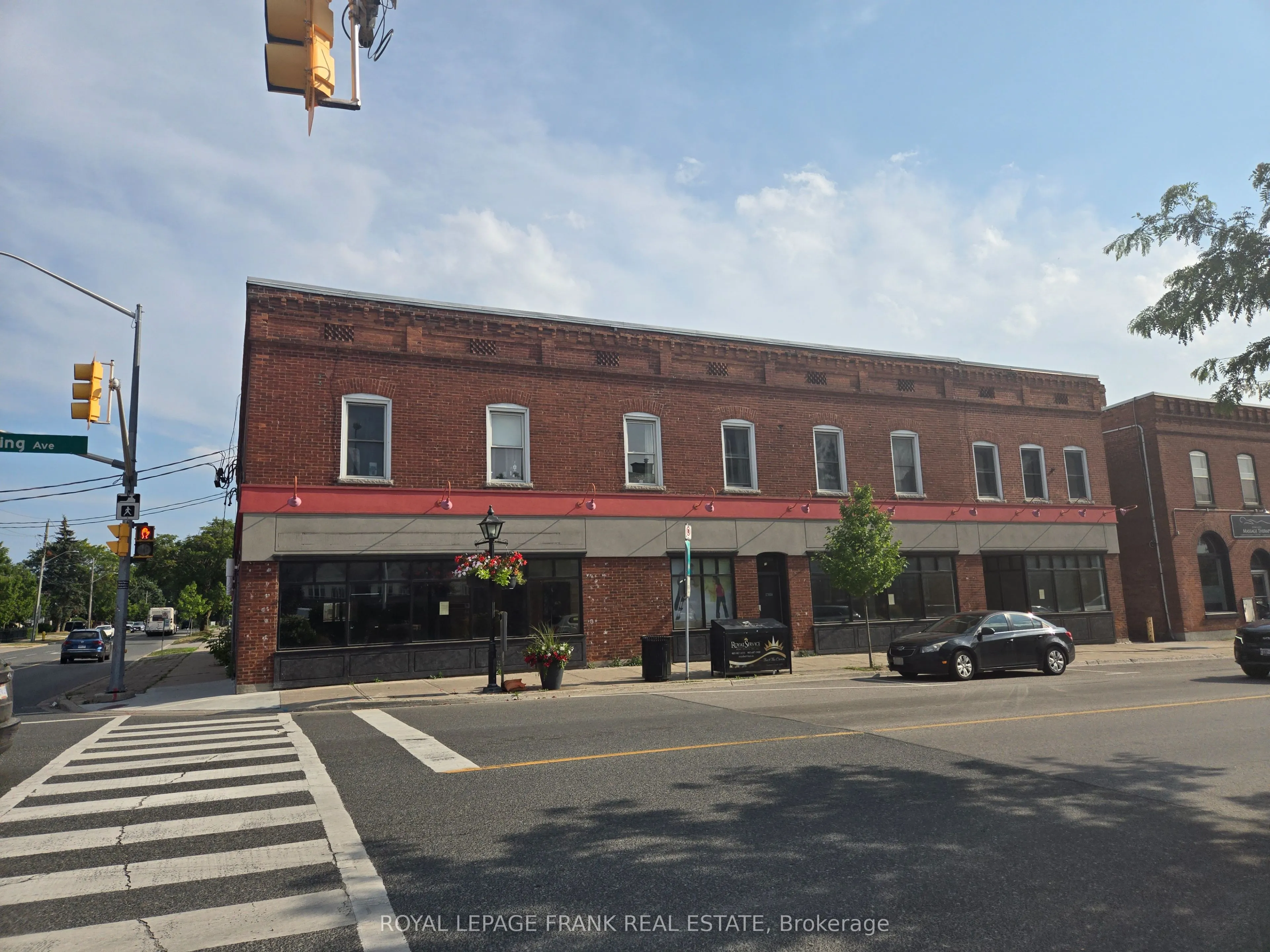 15 King Avenue W #B