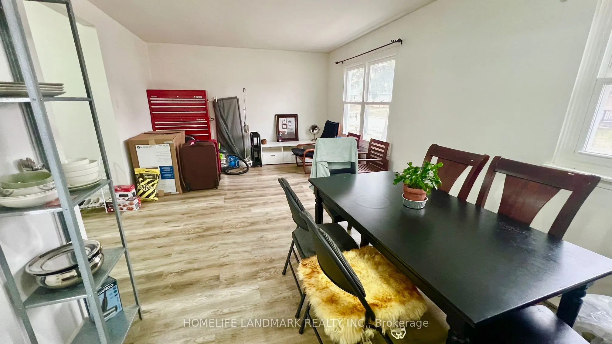 81 United Square #Main Floor