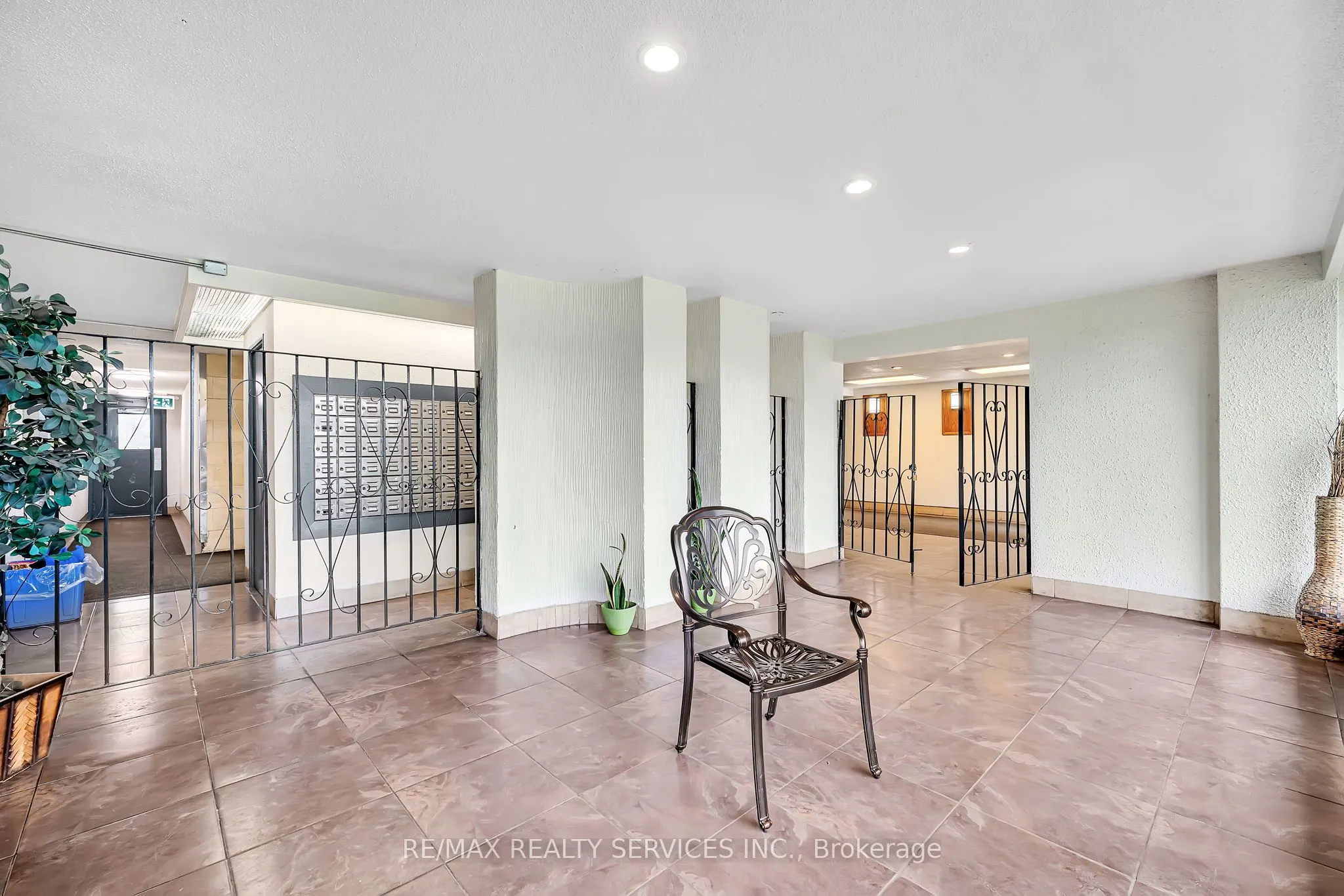 180 Markham Road #1701