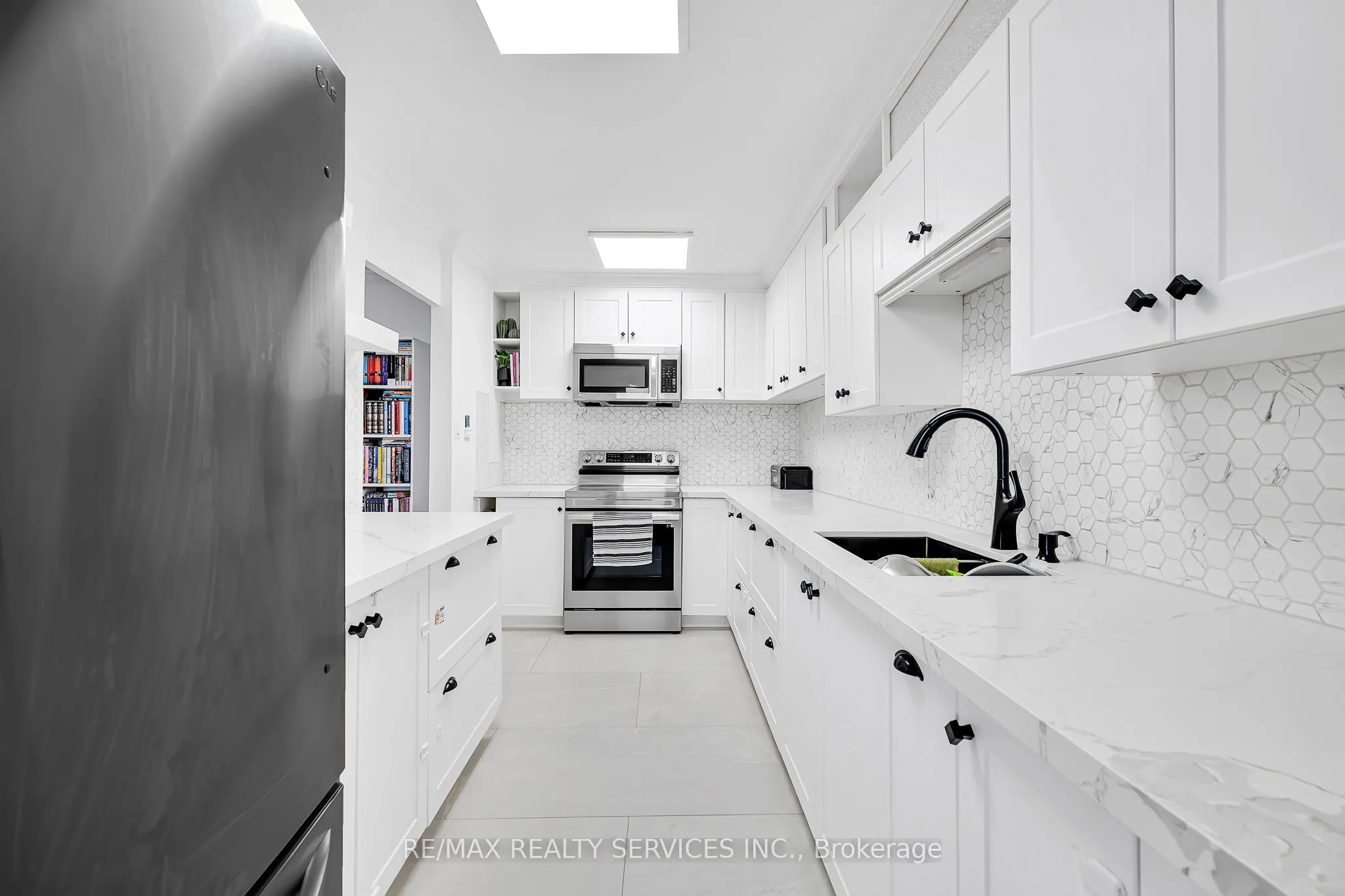 180 Markham Road #1701