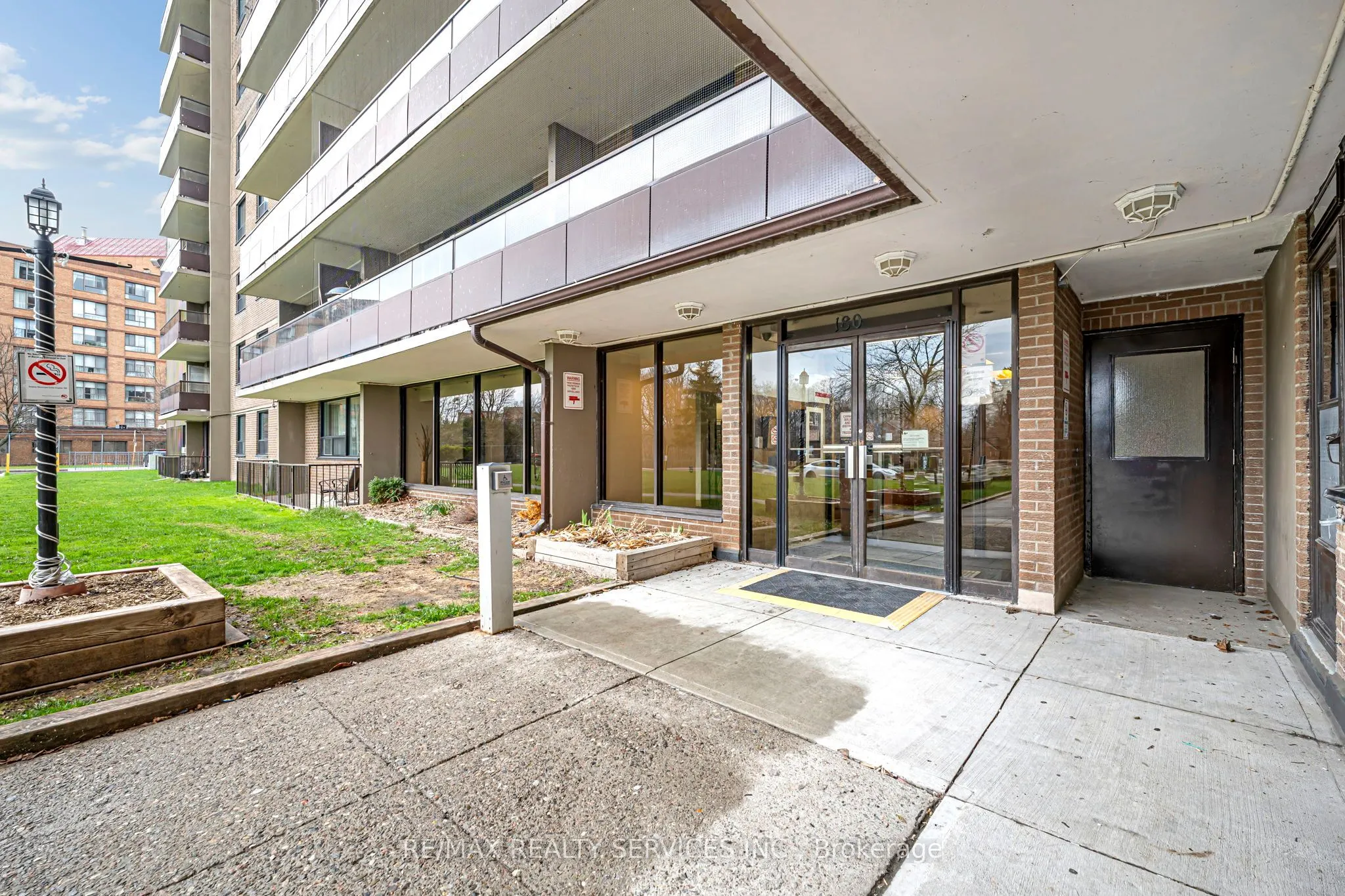 180 Markham Road #1701