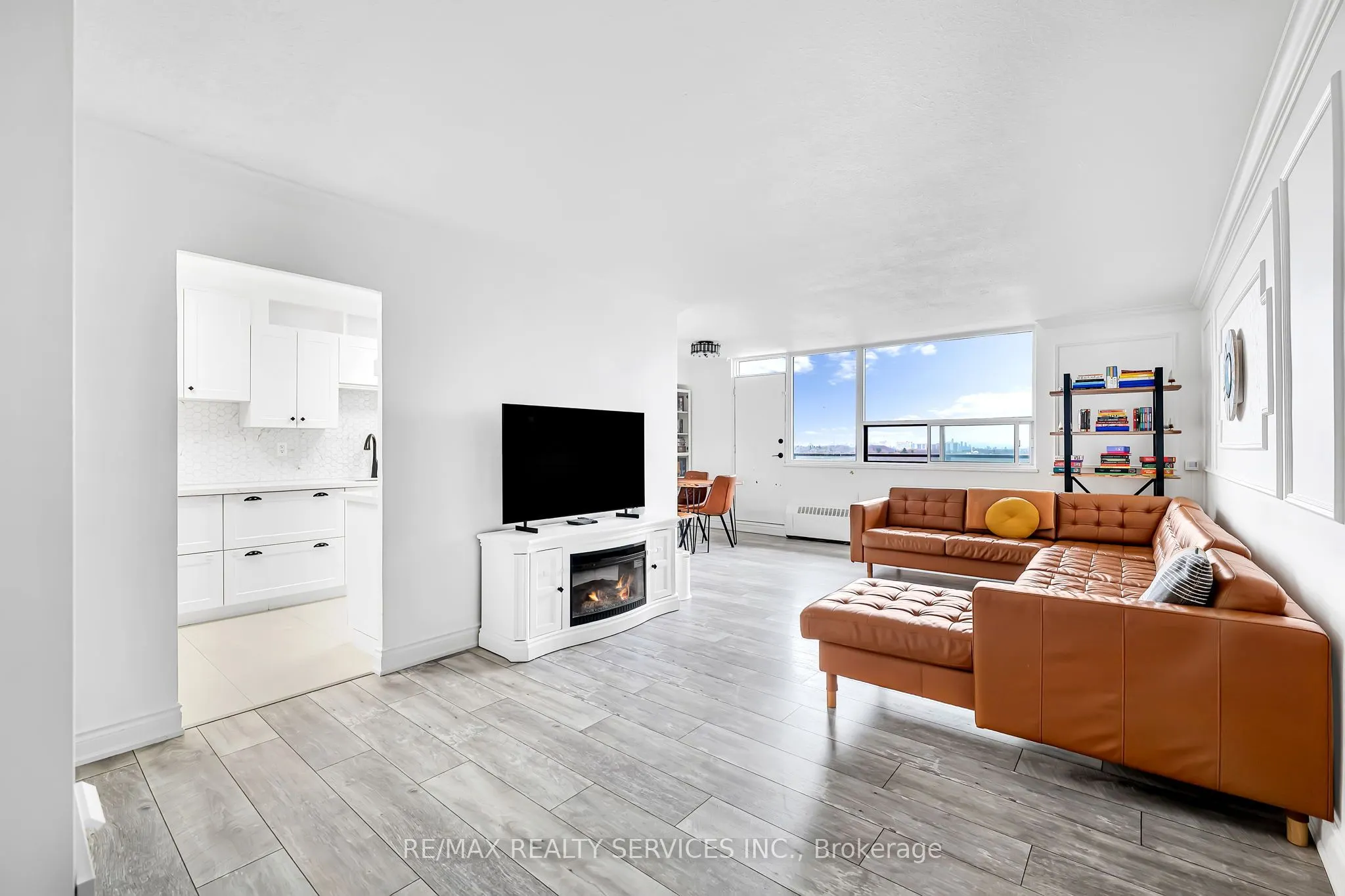 180 Markham Road #1701