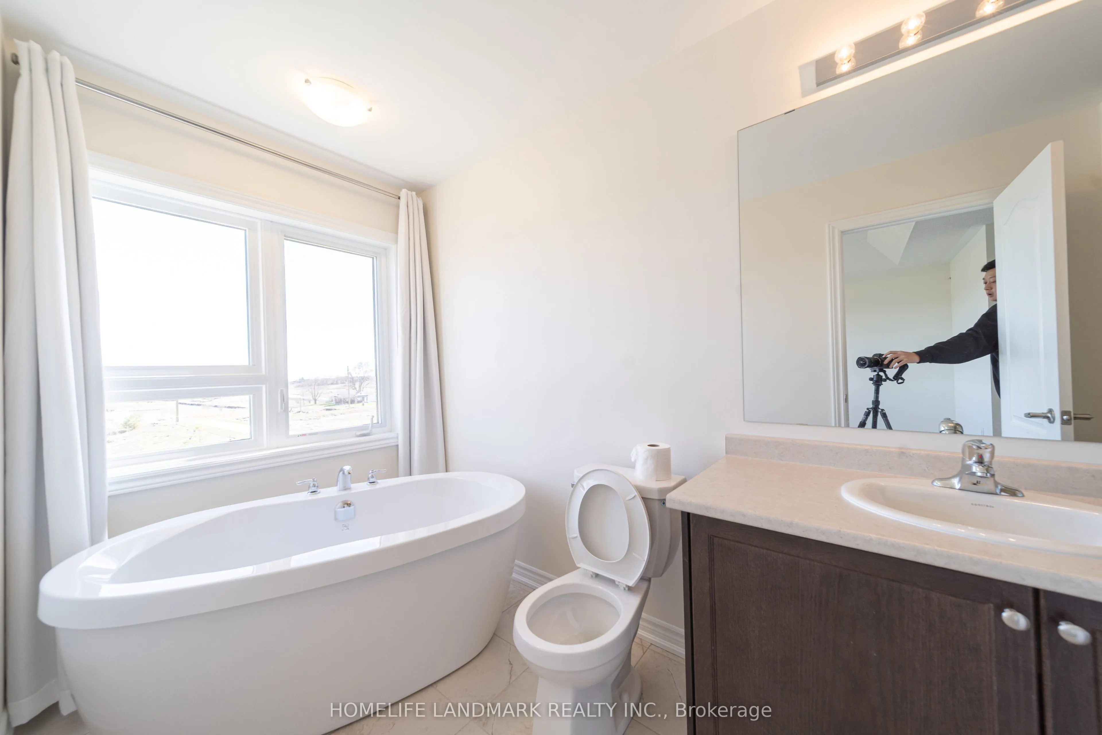1195 Rexton Drive