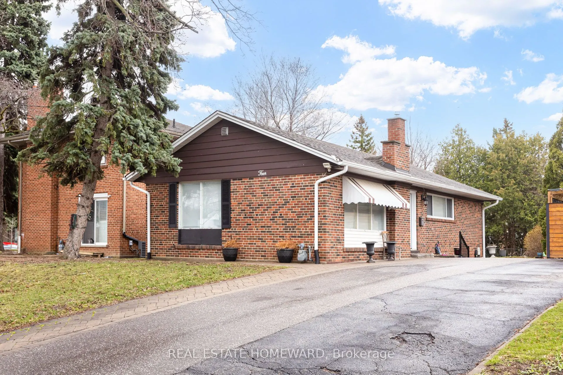 4 Moorecroft Crescent