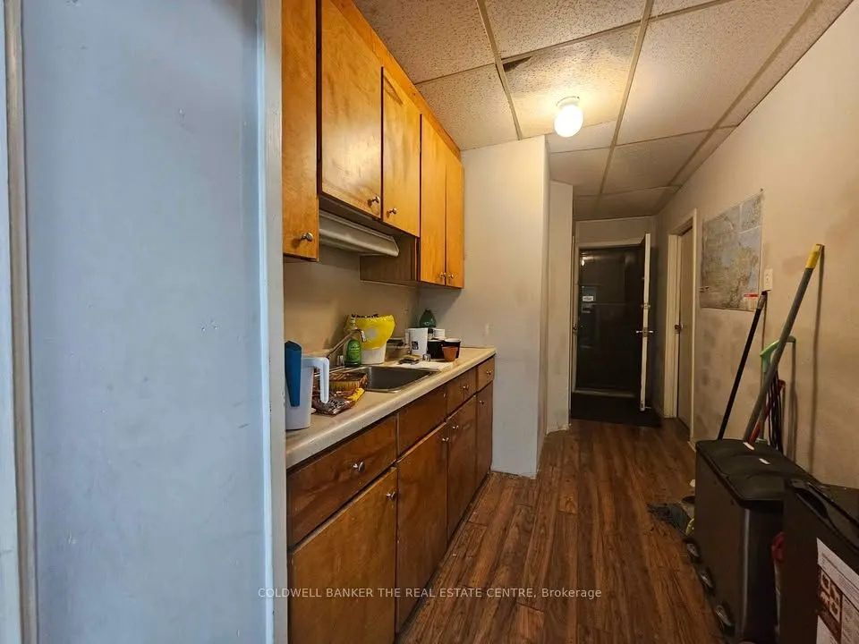 2869 Kingston #Main