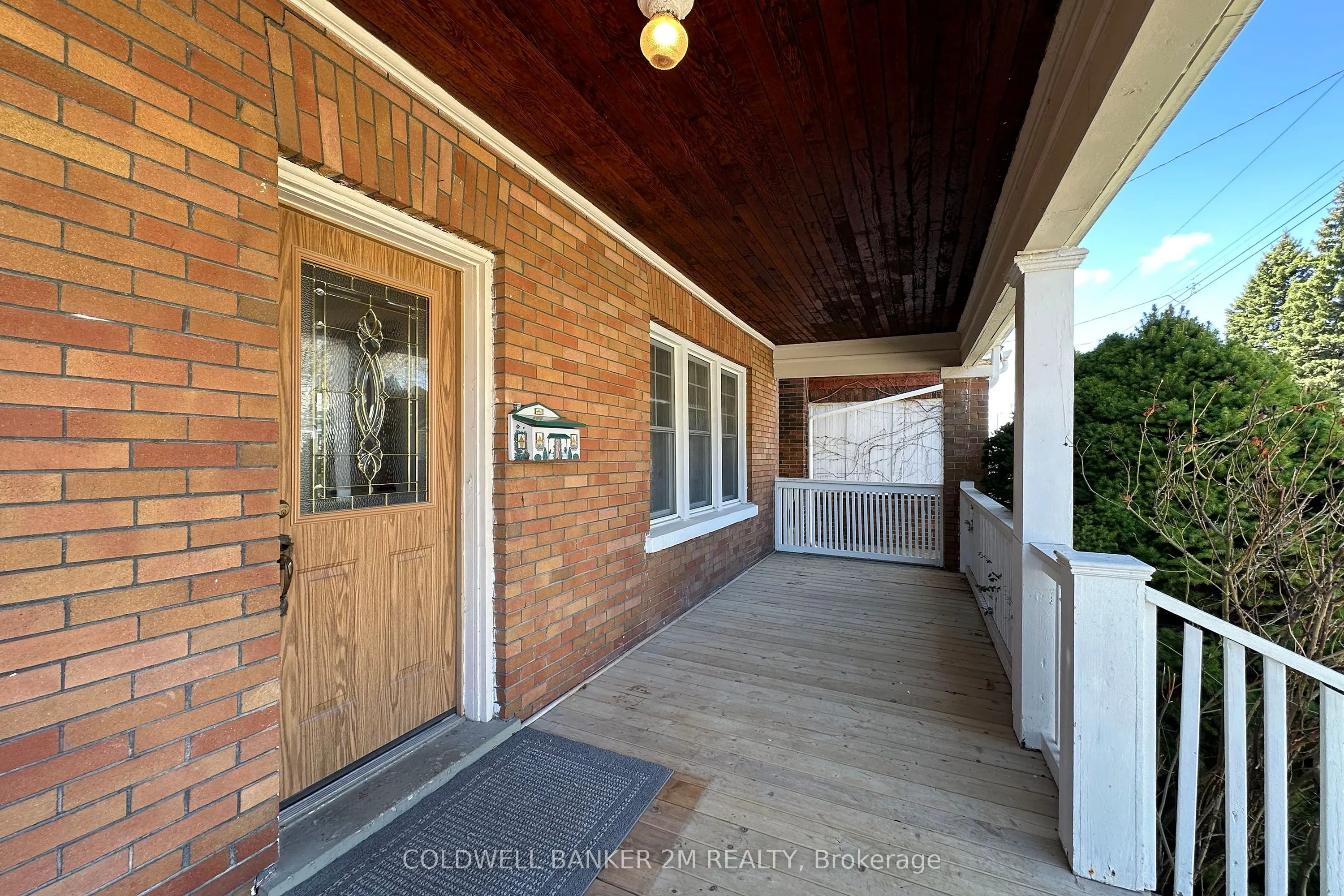 49 Brock Street E