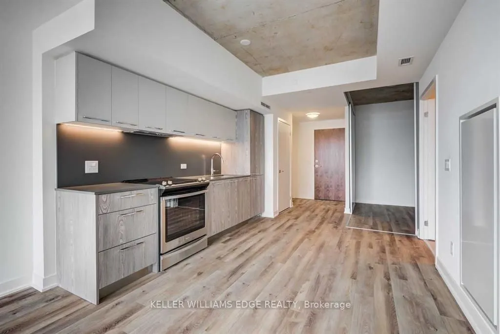 30 Baseball Place #422