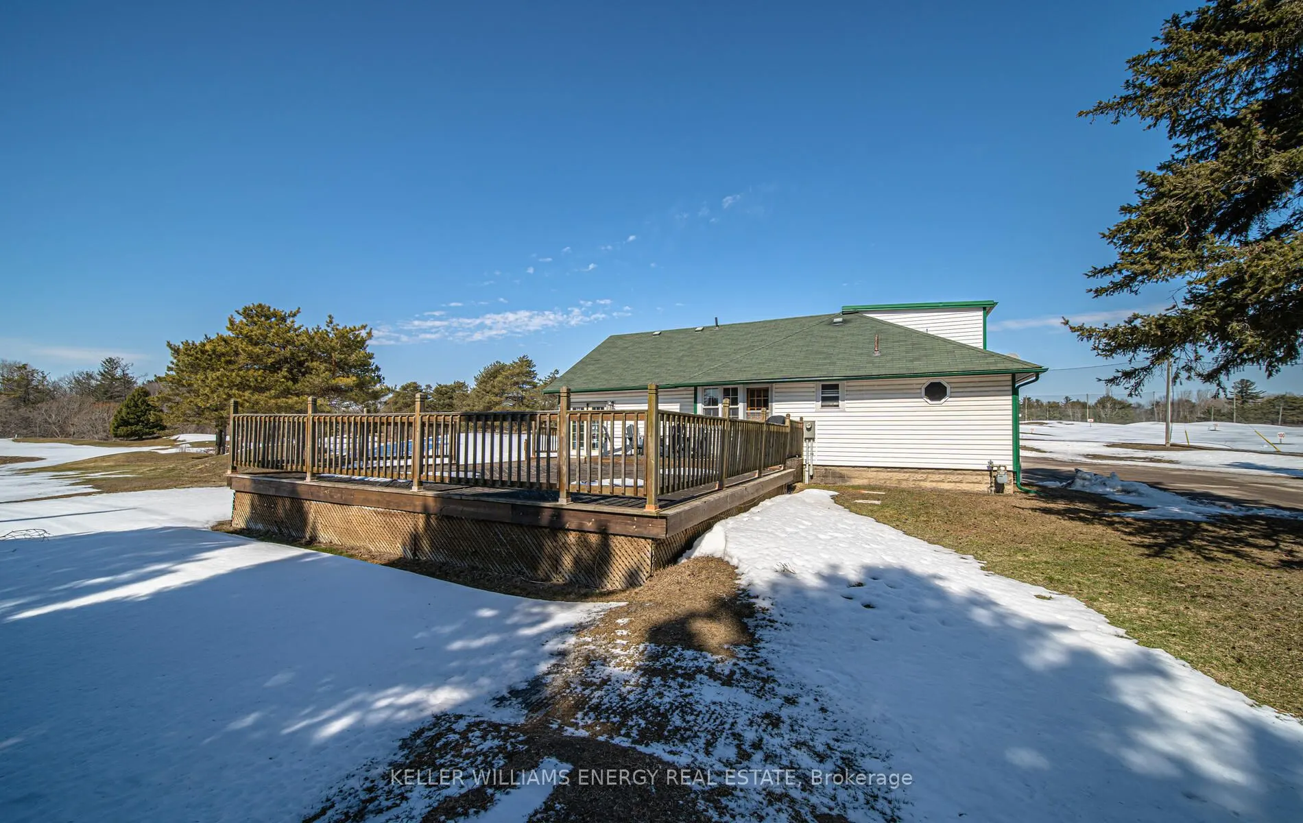 560 Taunton Road W