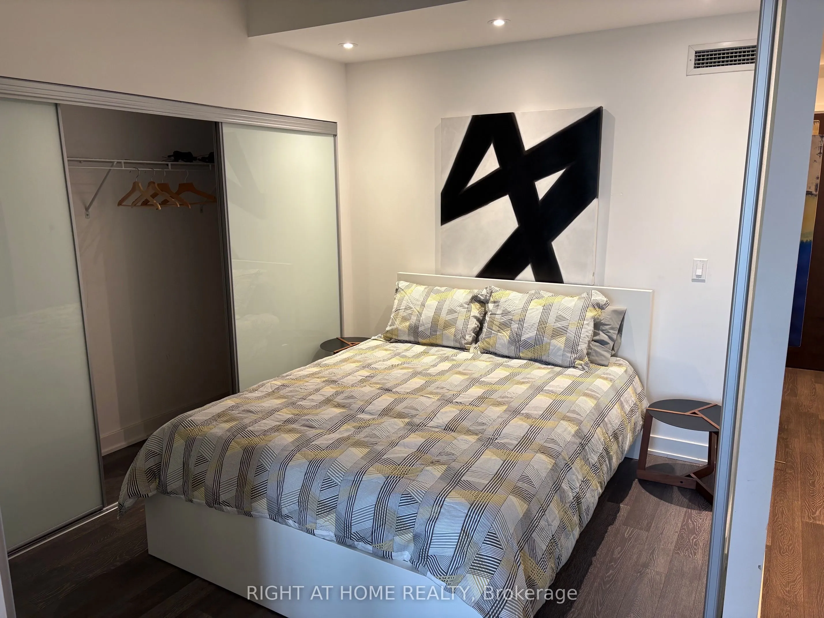 1190 Dundas Street E #627