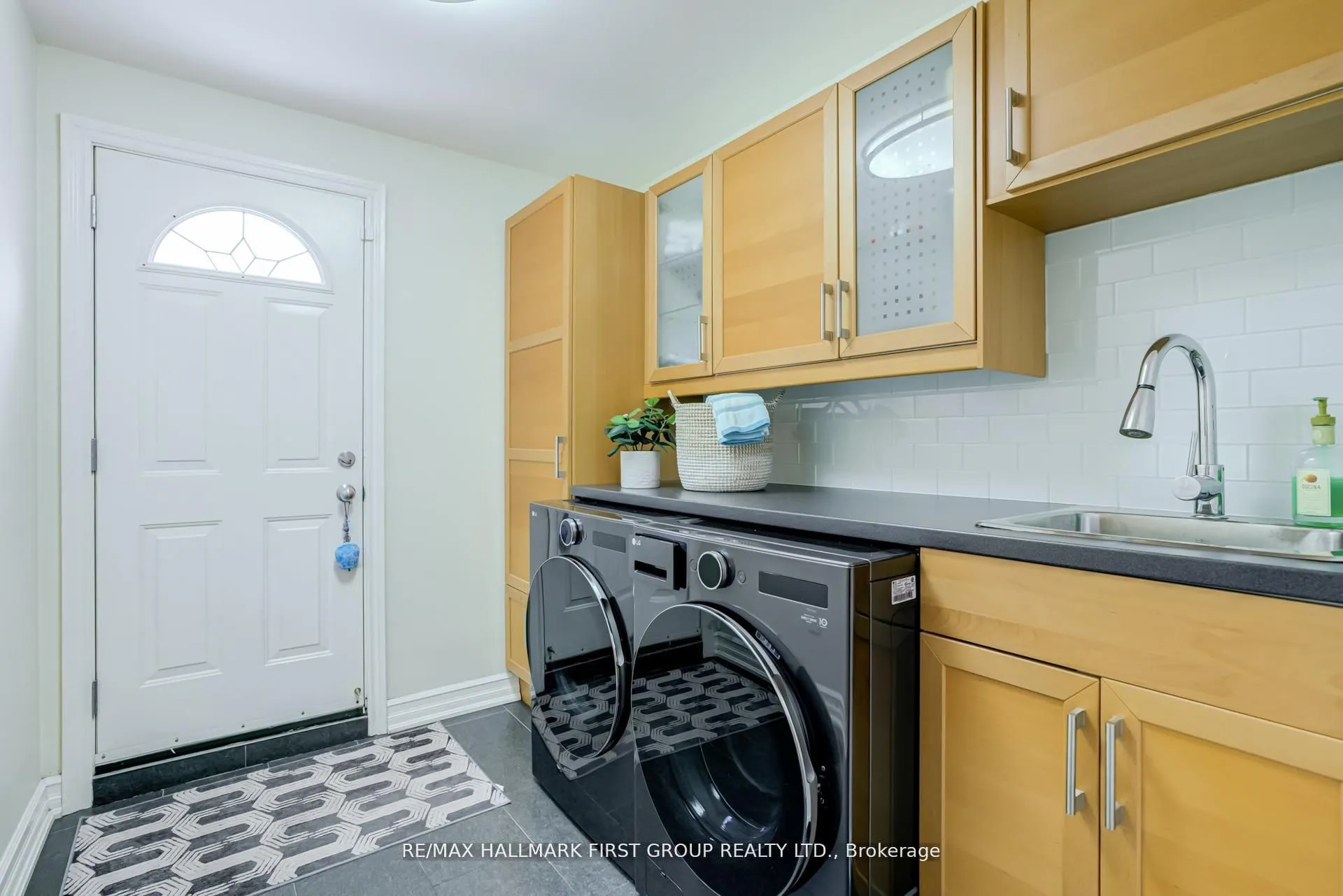 520 McLeod Crescent