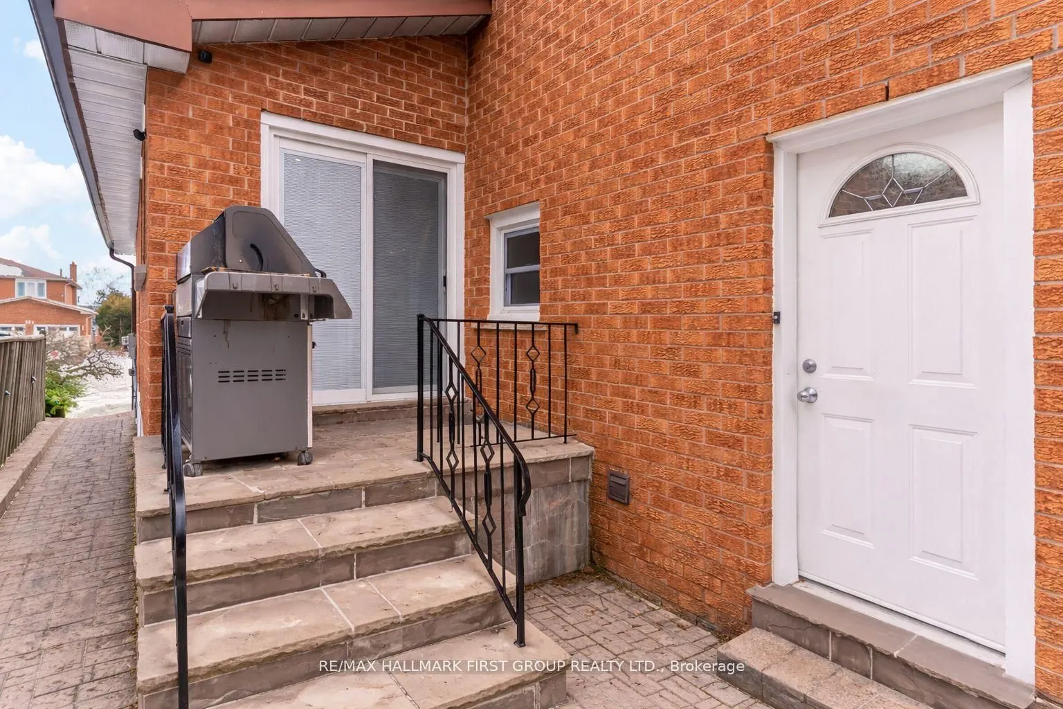 520 McLeod Crescent