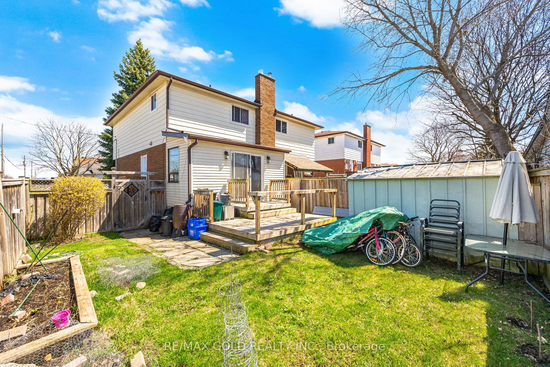 784 Douglas Street