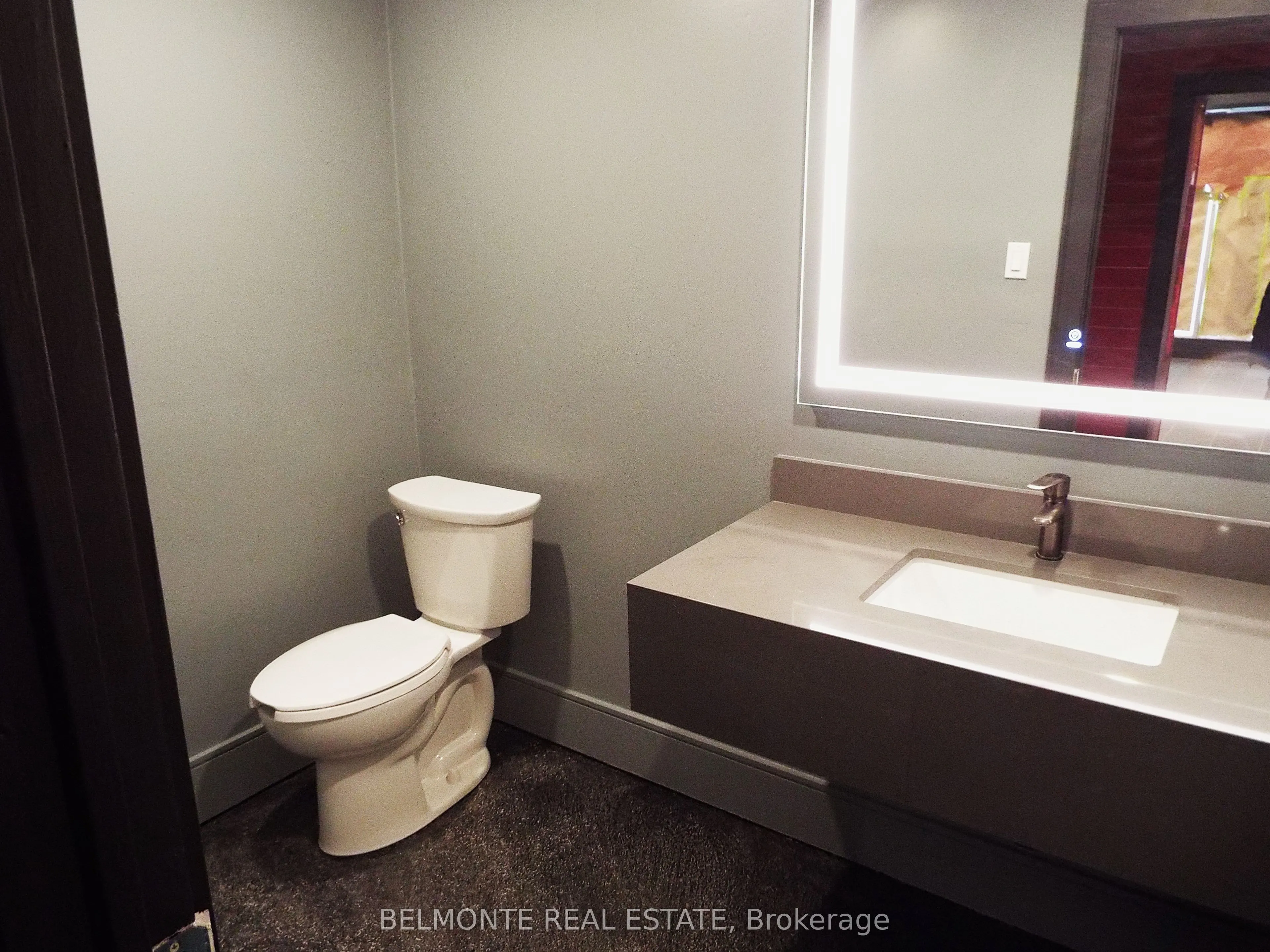 944 Simcoe Street N