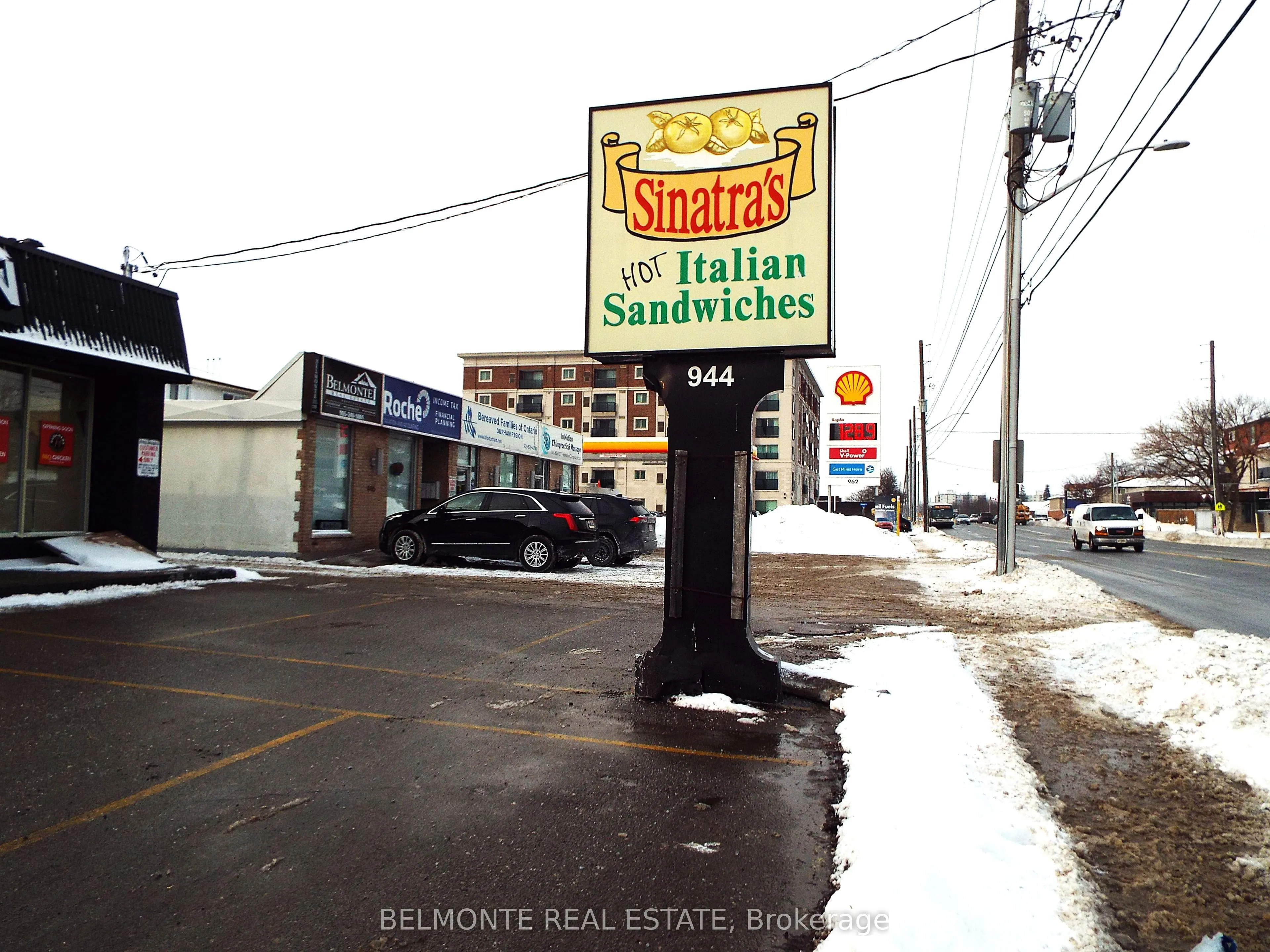 944 Simcoe Street N